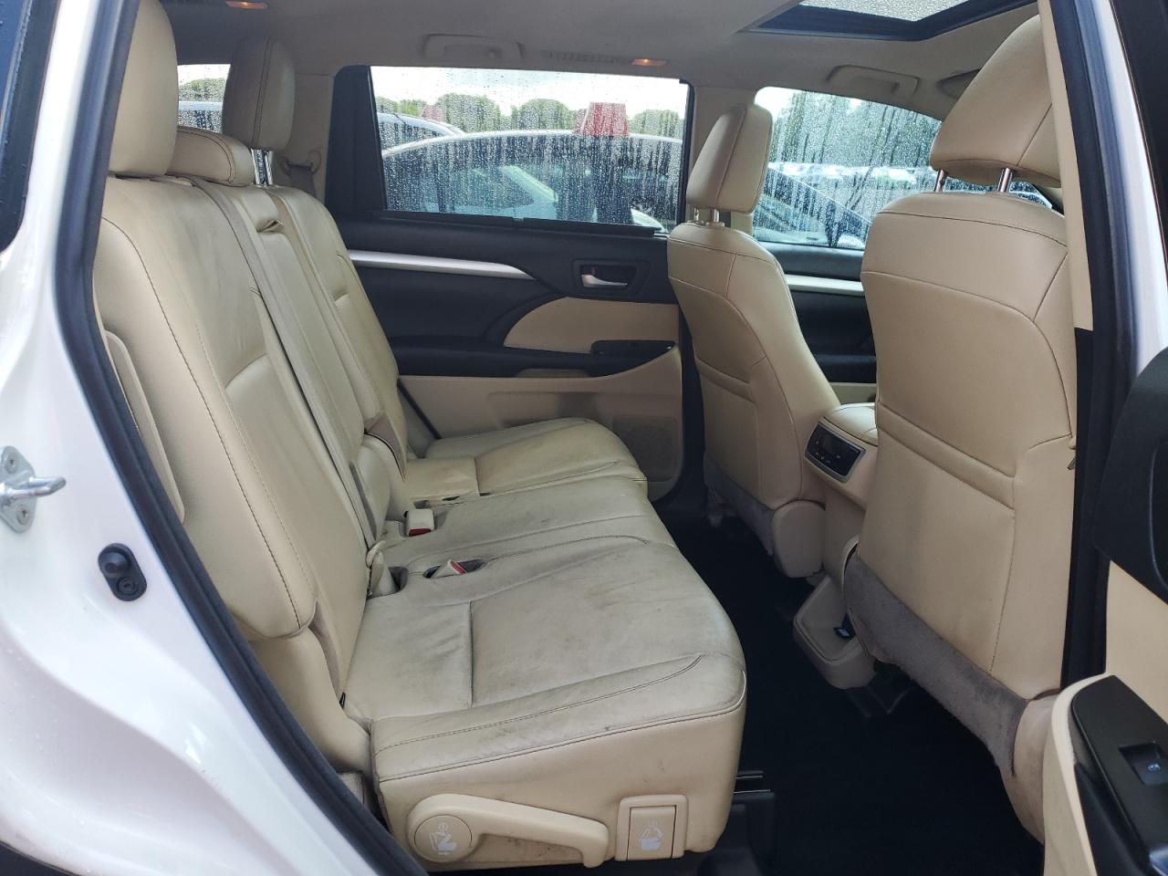 2018 Toyota Highlander Se VIN: 5TDJZRFH0JS874830 Lot: 62450944