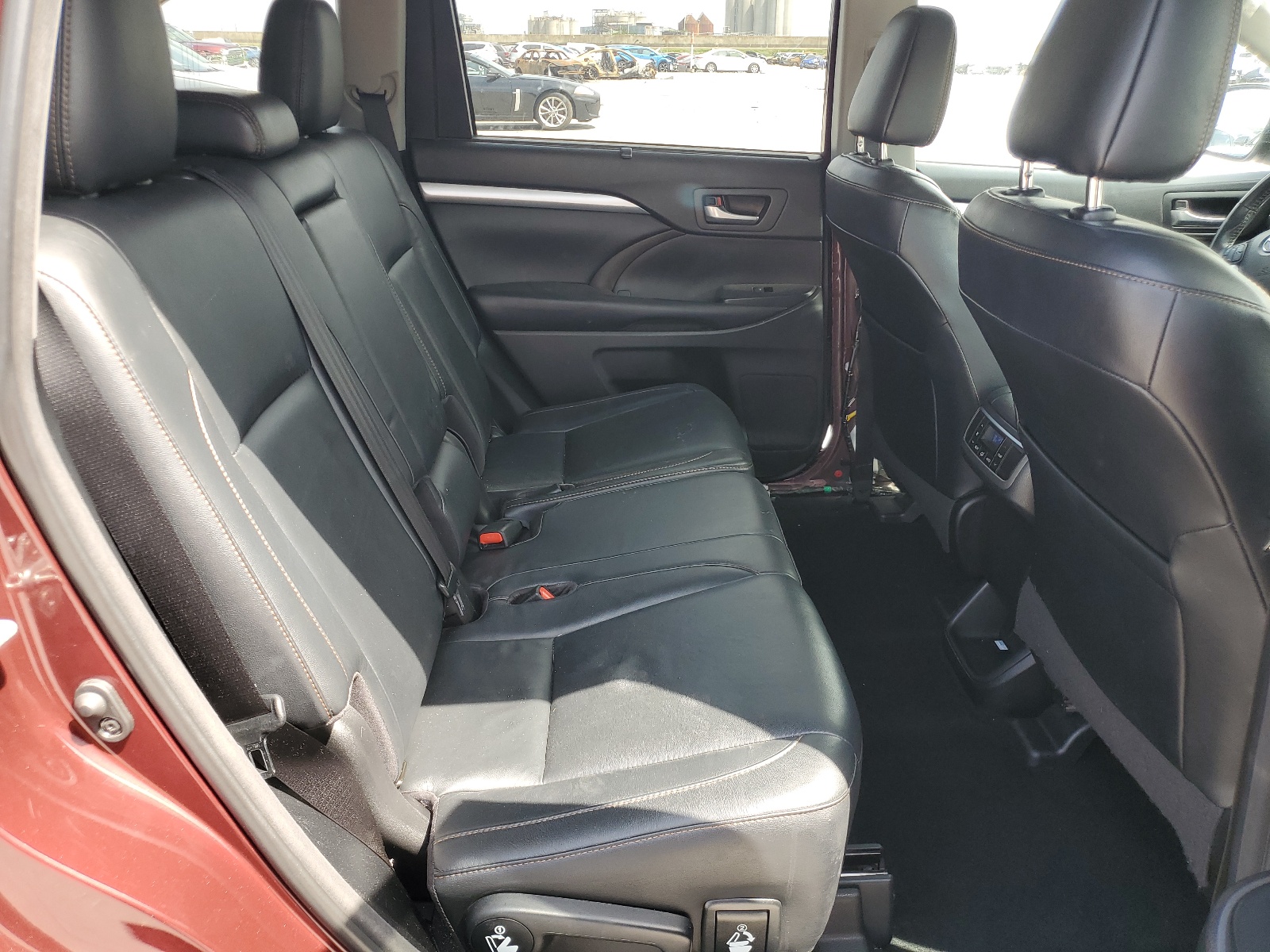 5TDKZRFH7JS273984 2018 Toyota Highlander Se