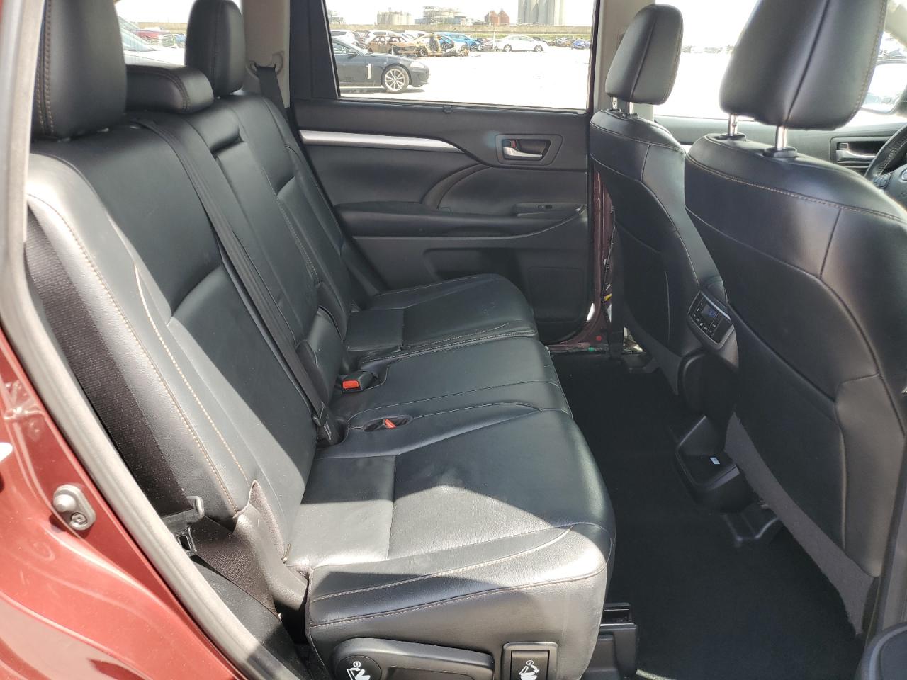 2018 Toyota Highlander Se VIN: 5TDKZRFH7JS273984 Lot: 63588734