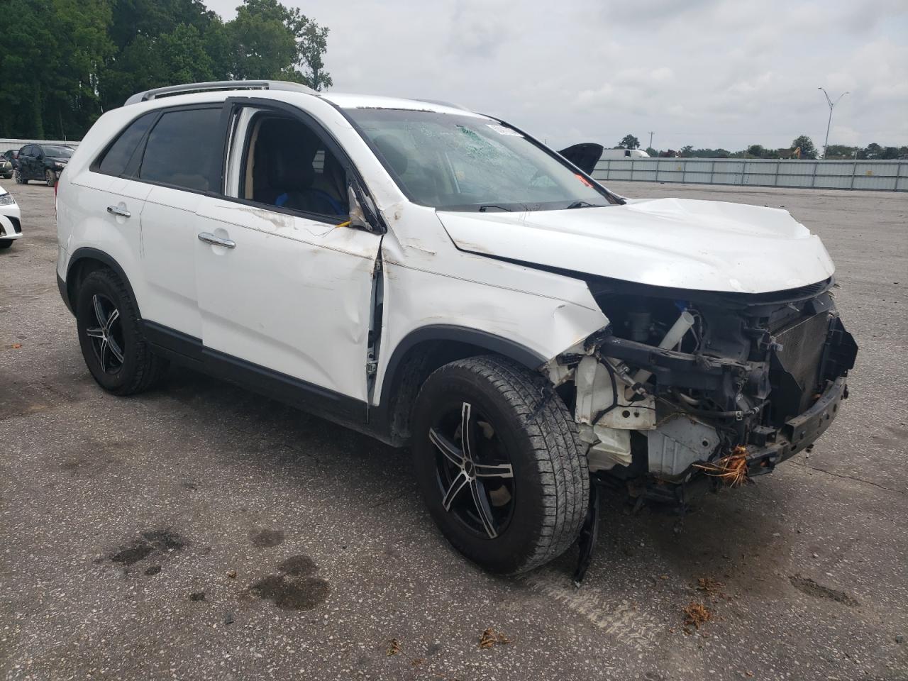 VIN 5XYKT4A60DG354188 2013 KIA SORENTO no.4