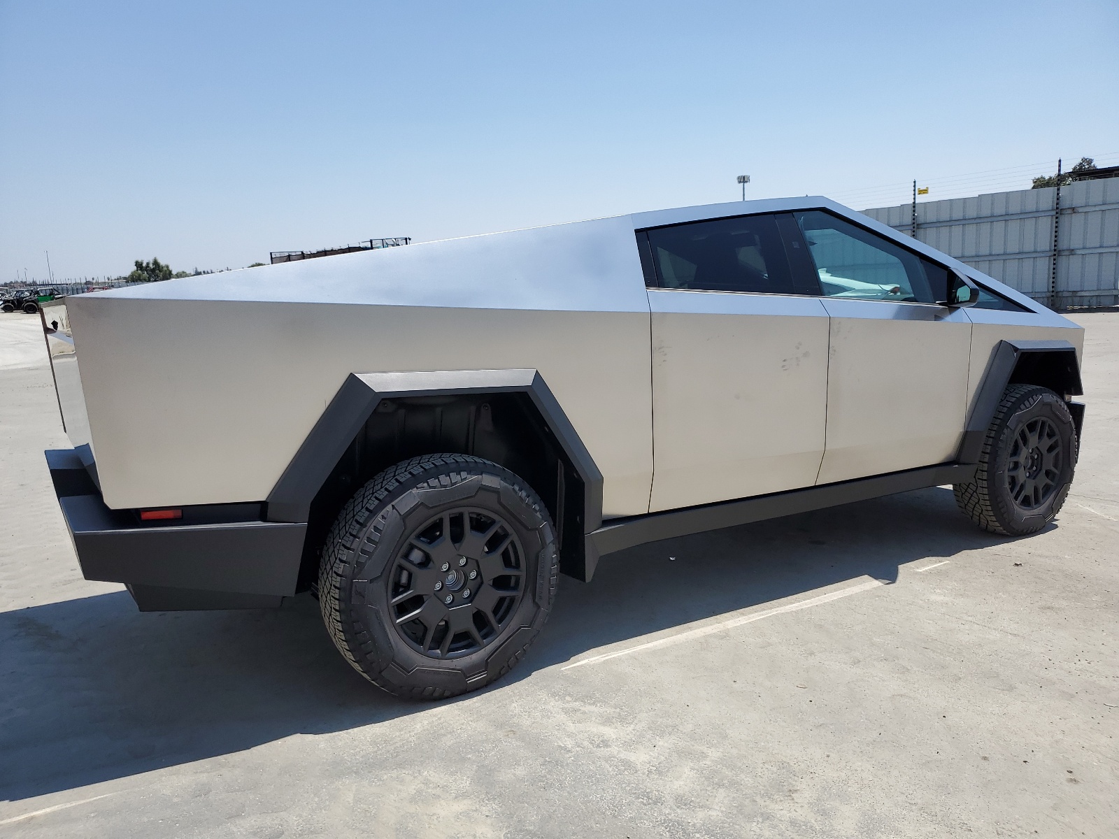 2024 Tesla Cybertruck vin: 7G2CEHED8RA002385