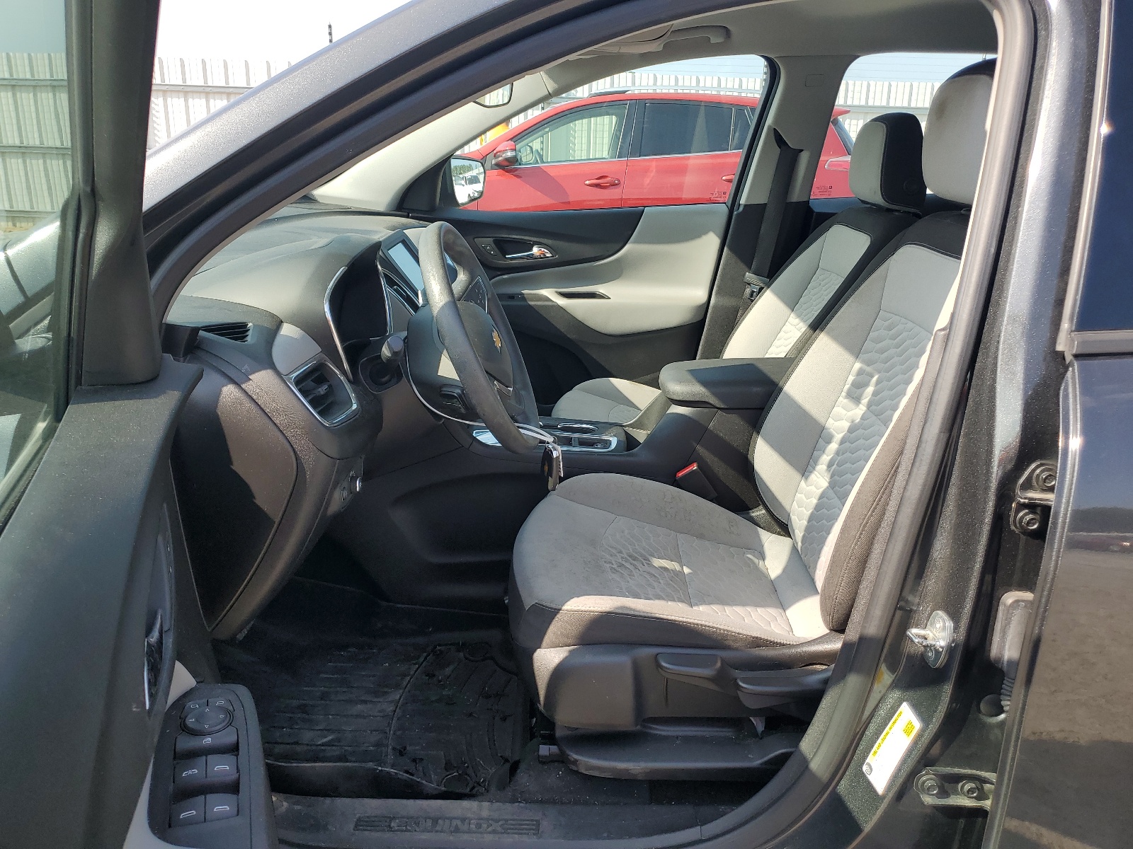 2GNAXHEV6J6112935 2018 Chevrolet Equinox Ls
