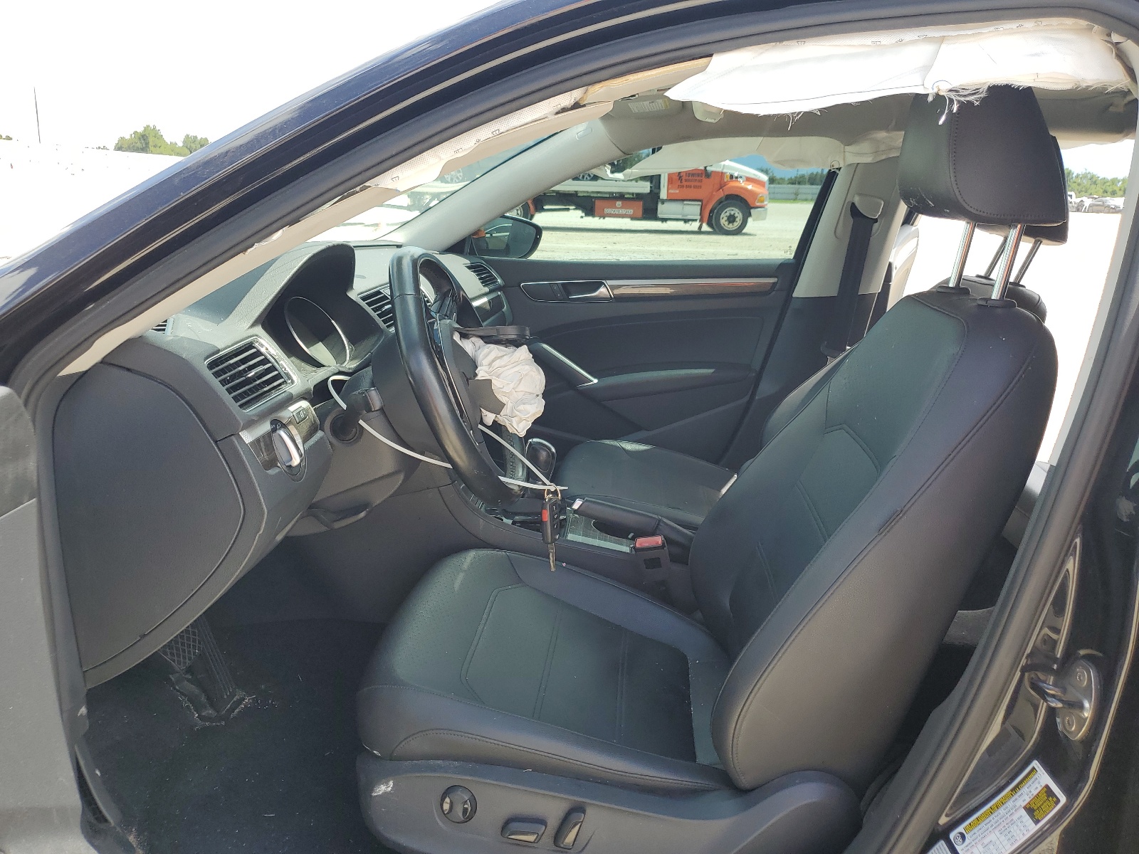 1VWBT7A31HC052133 2017 Volkswagen Passat Se