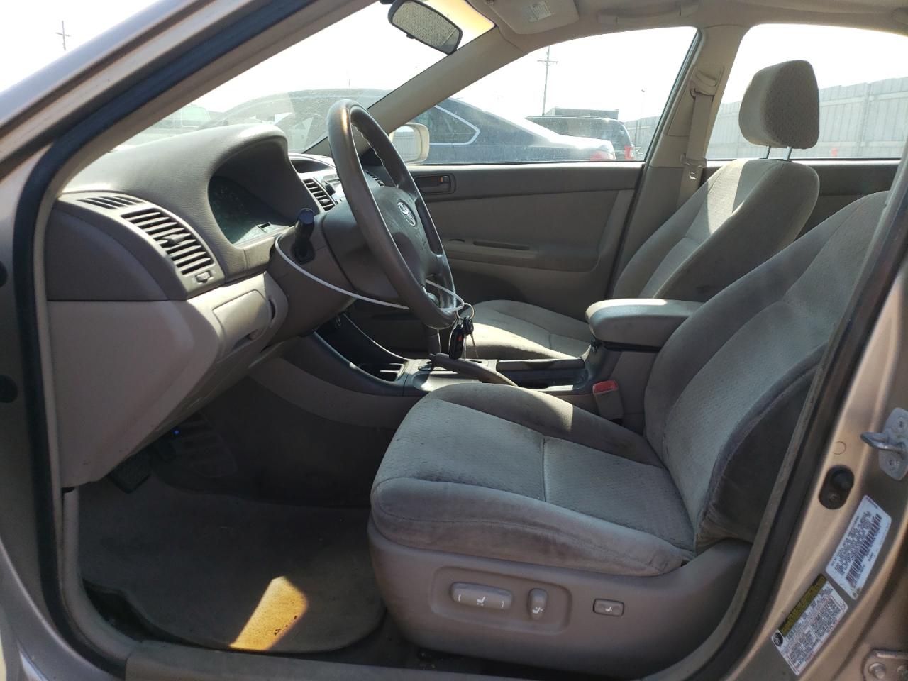 2004 Toyota Camry Le VIN: 4T1BE32K14U800701 Lot: 64799344