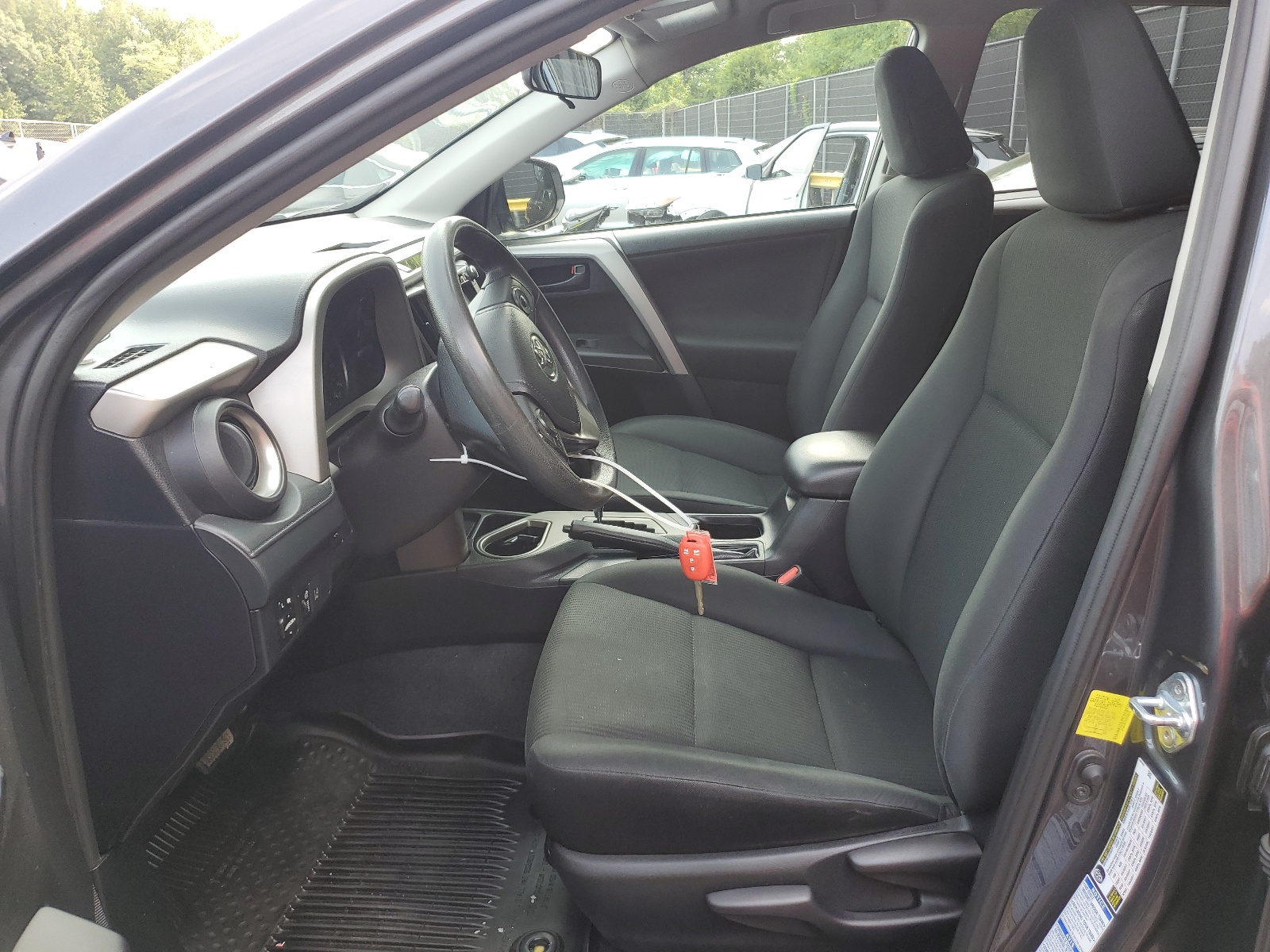 2T3BFREV0HW646372 2017 Toyota Rav4 Le