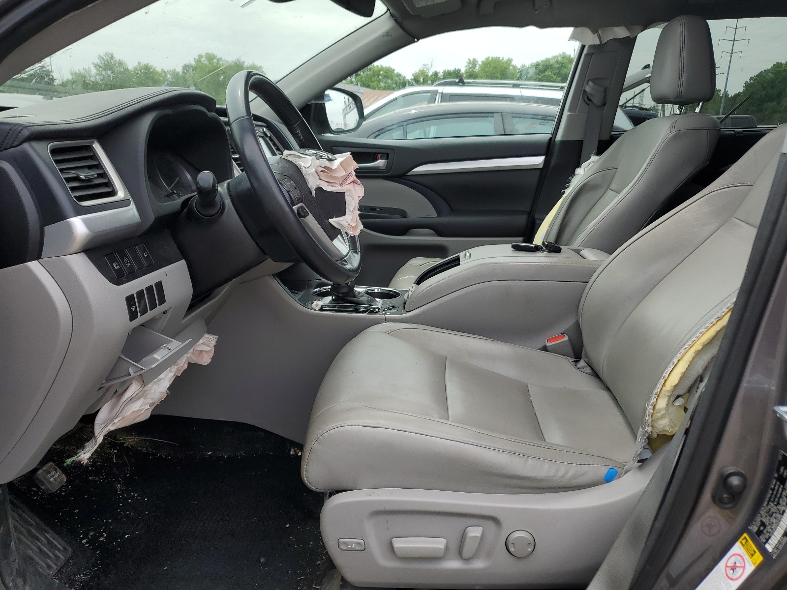 5TDJZRFH2HS375036 2017 Toyota Highlander Se