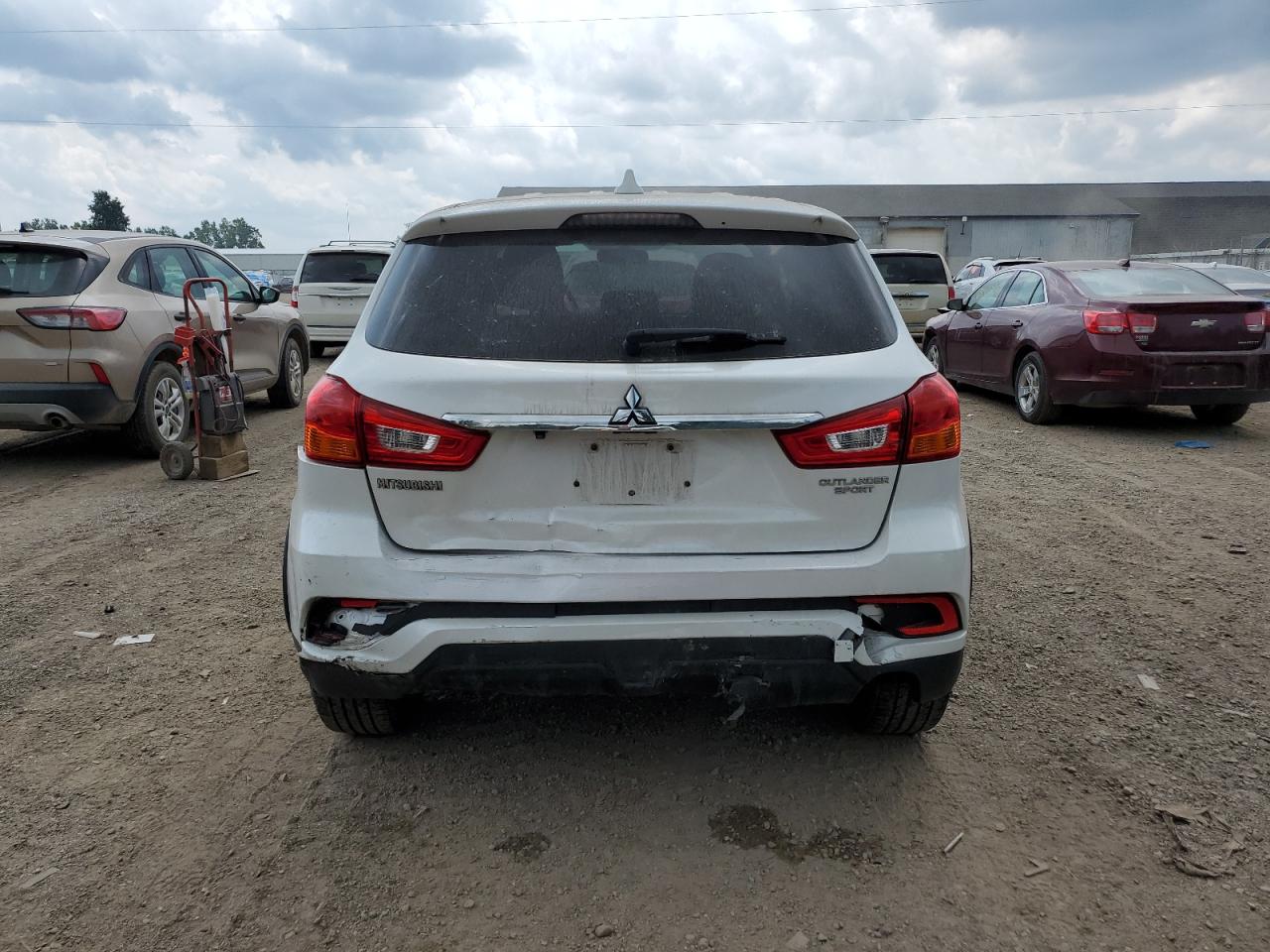 JA4AR3AU5JZ006932 2018 Mitsubishi Outlander Sport Es