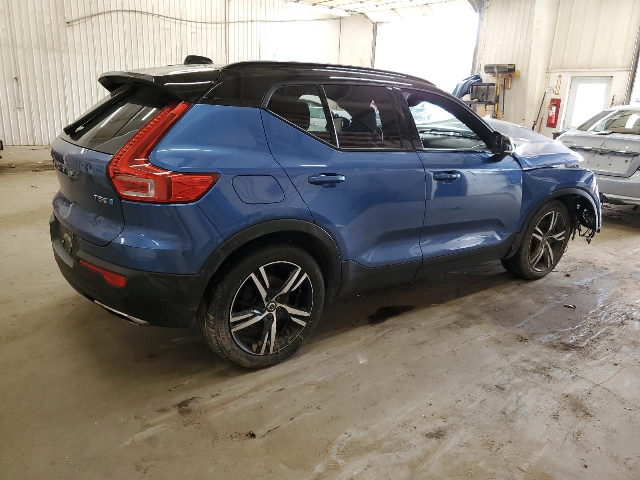 2019 Volvo Xc40 T5 R-Design VIN: YV4162UM6K2092912 Lot: 64061384