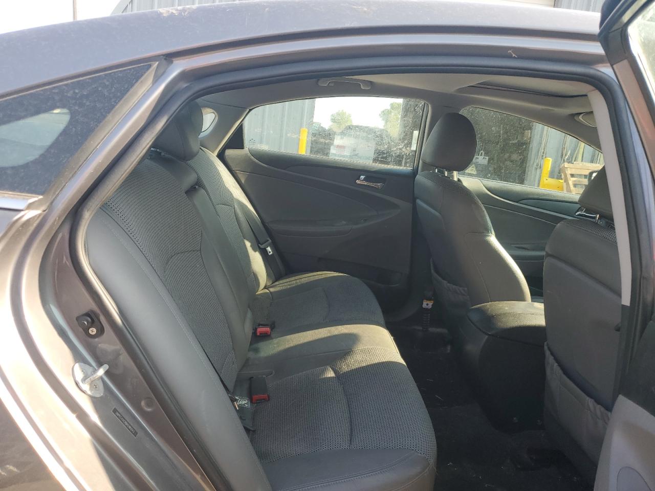2011 Hyundai Sonata - Image 10