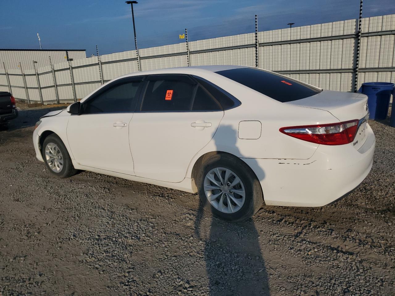 4T1BF1FK6FU916684 2015 TOYOTA CAMRY - Image 2