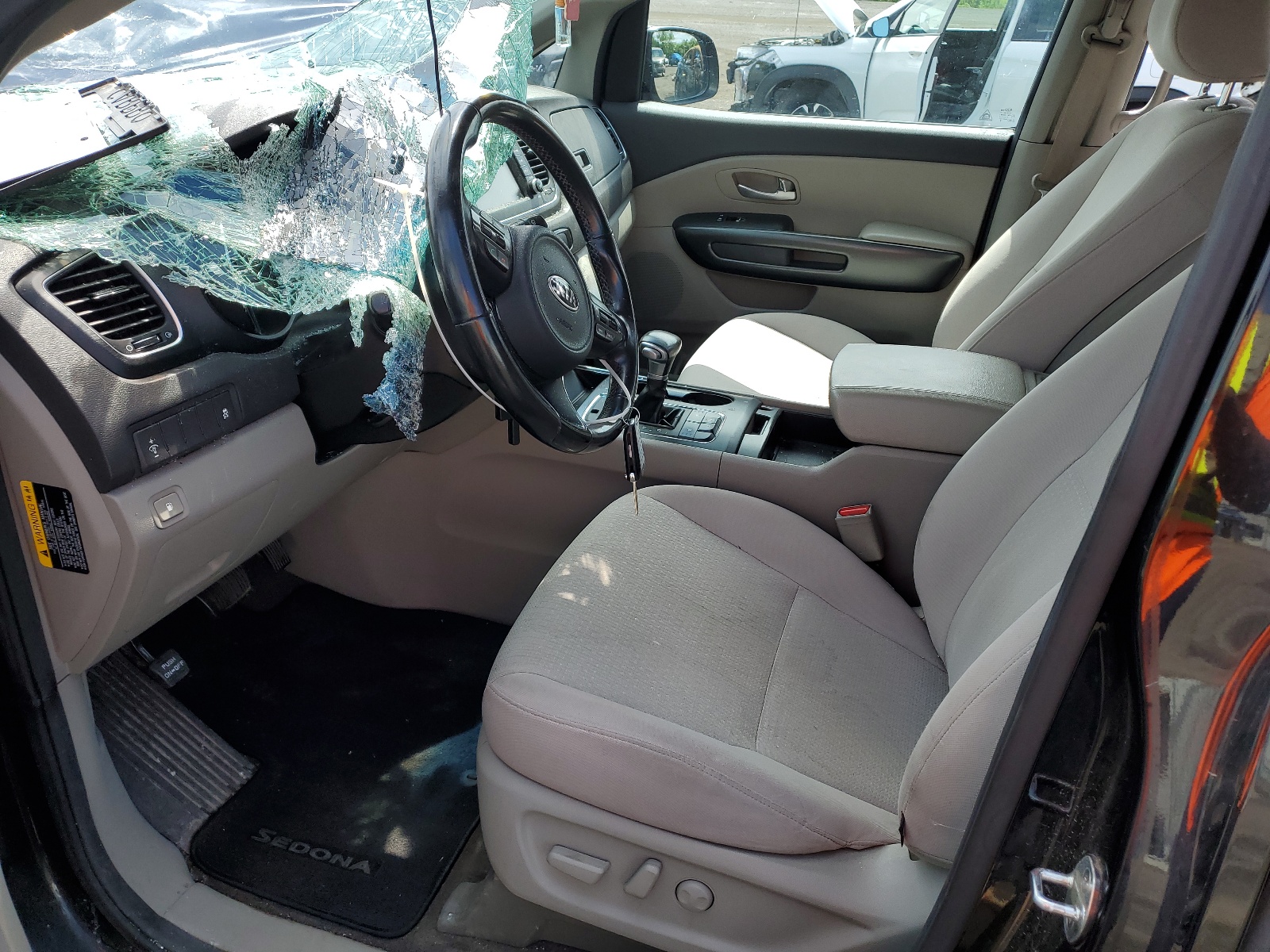 KNDMB5C11H6311555 2017 Kia Sedona Lx