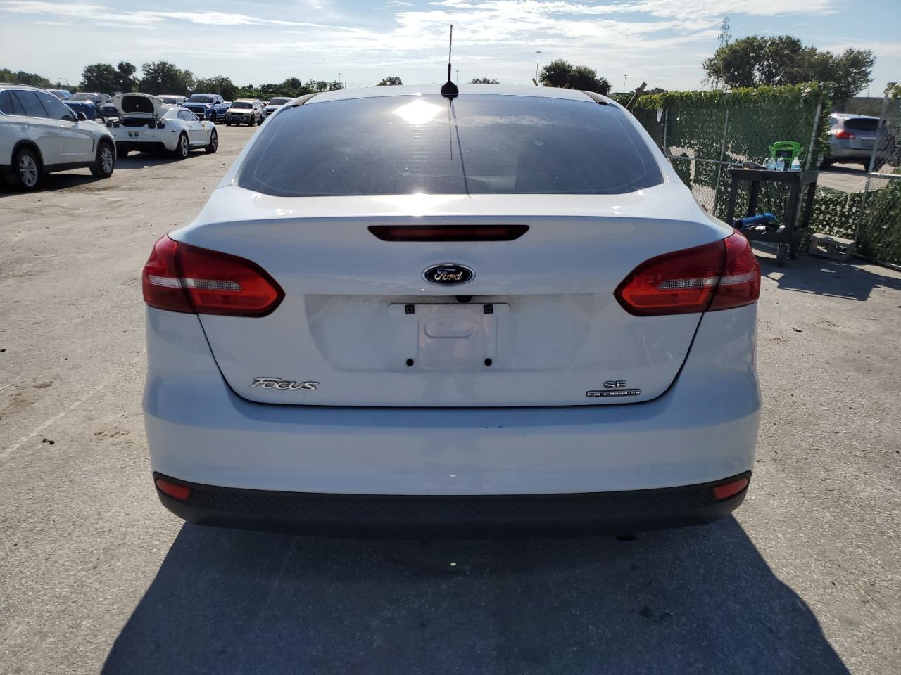 2016 Ford Focus Se VIN: 1FADP3F22GL272314 Lot: 62933614