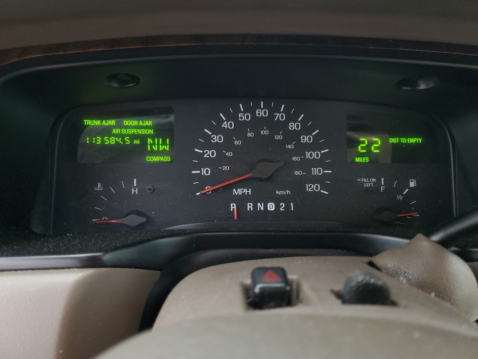 1LNFM82W7WY659875 1998 Lincoln Town Car Signature