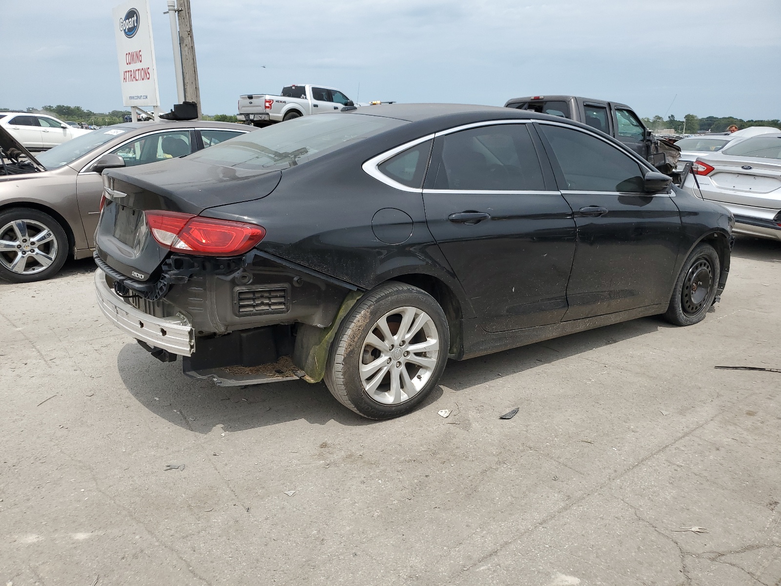 2015 Chrysler 200 Limited vin: 1C3CCCABXFN726020