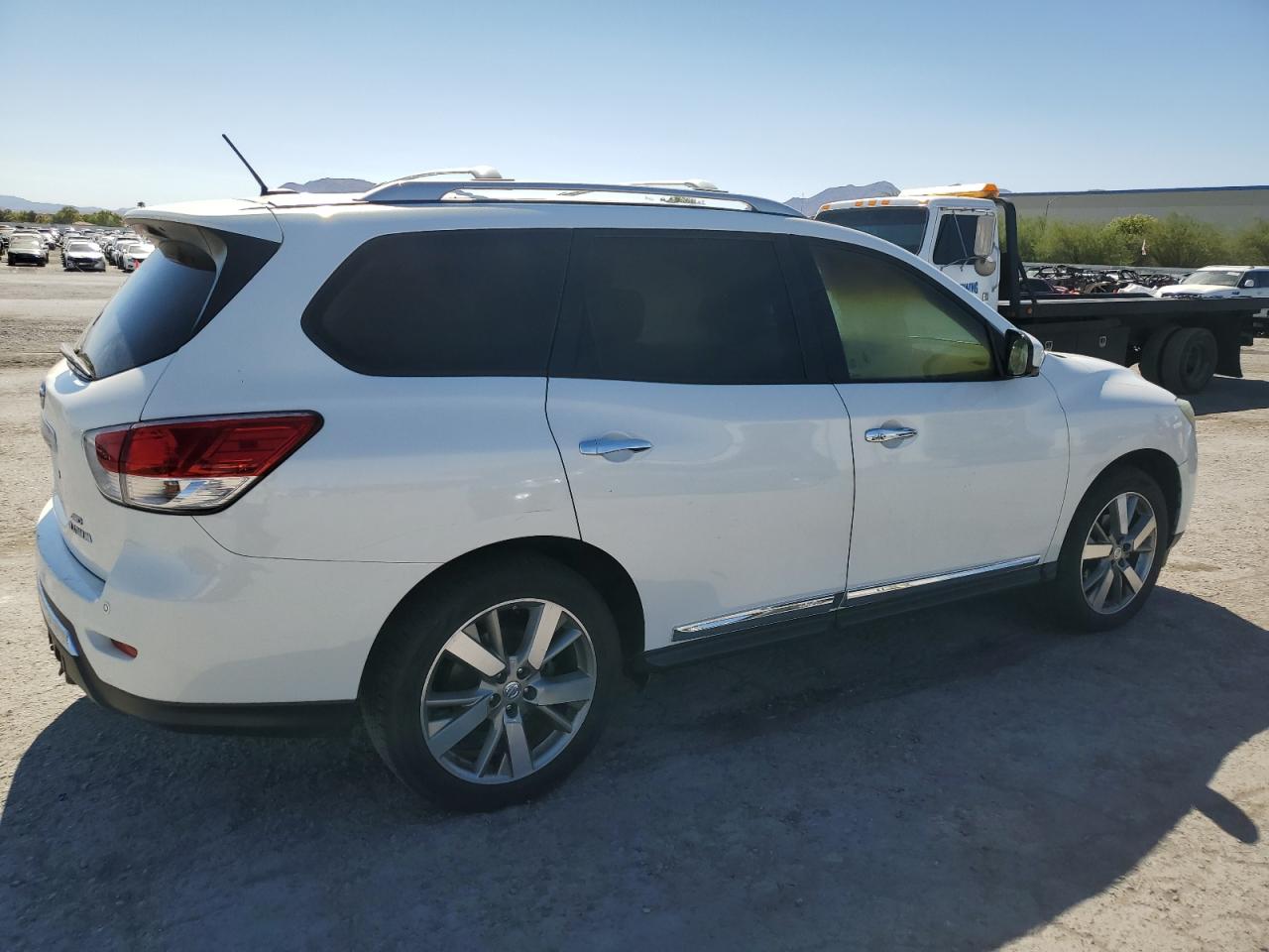 2014 Nissan Pathfinder - Image 3