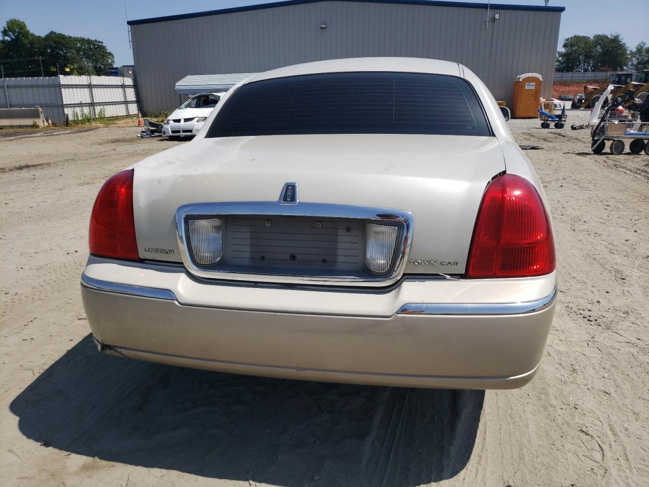 2004 Lincoln Town Car Ultimate VIN: 1LNHM83W64Y640173 Lot: 63528304