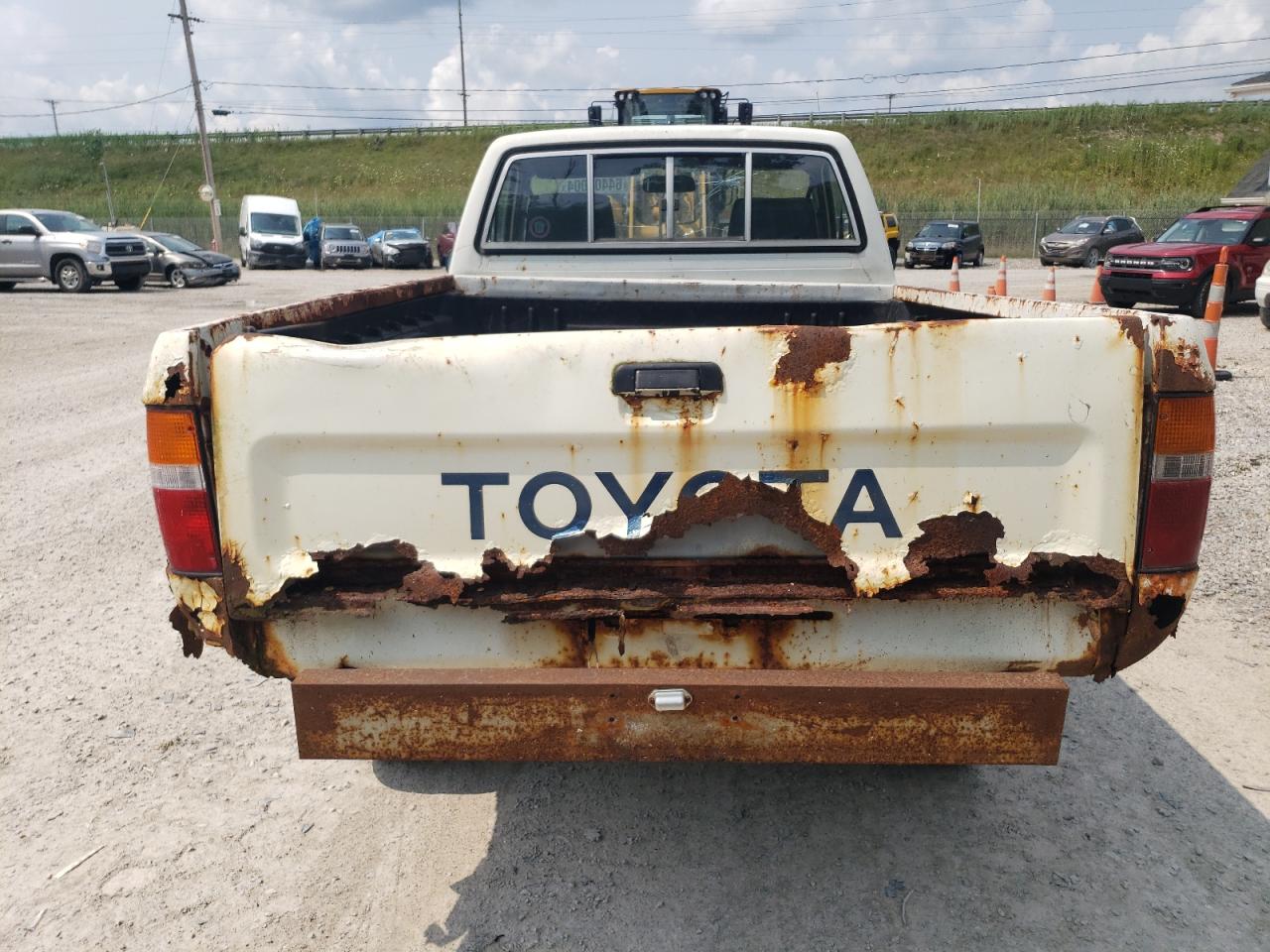 1992 Toyota Pickup 1/2 Ton Short Wheelbase Dlx VIN: JT4RN01P4N0031215 Lot: 64406004