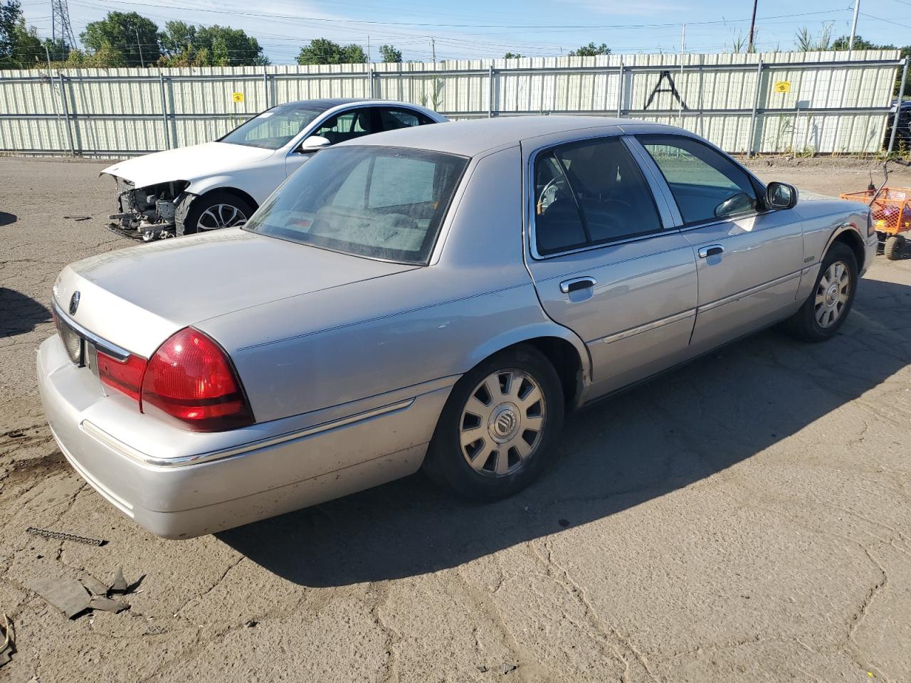 2004 Mercury Grand Marquis Ls VIN: 2MEFM75W54X681220 Lot: 61909014