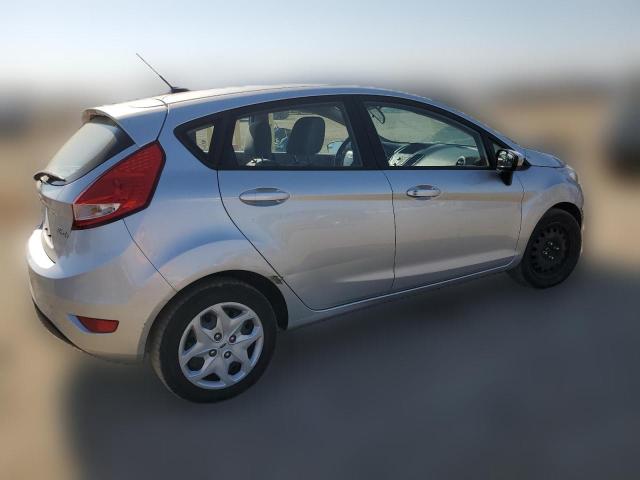  FORD FIESTA 2013 Серебристый