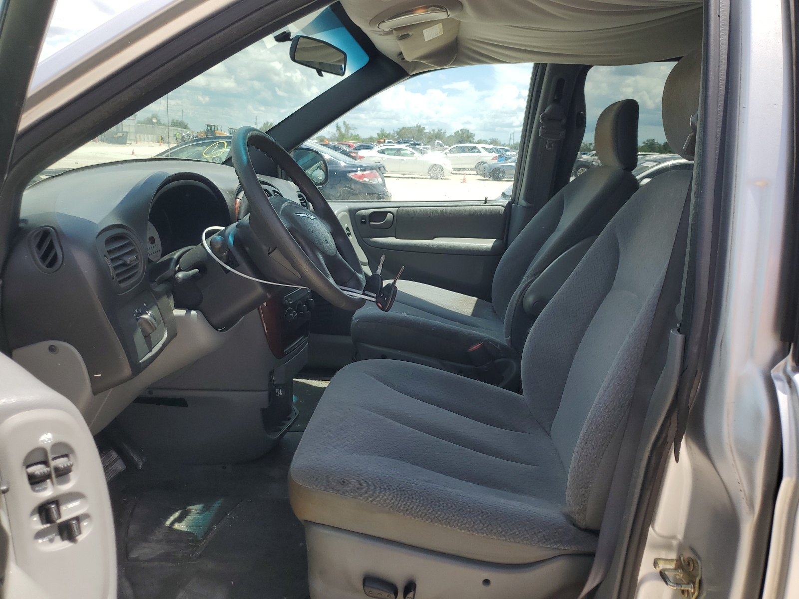 1C4GP45R95B112834 2005 Chrysler Town & Country