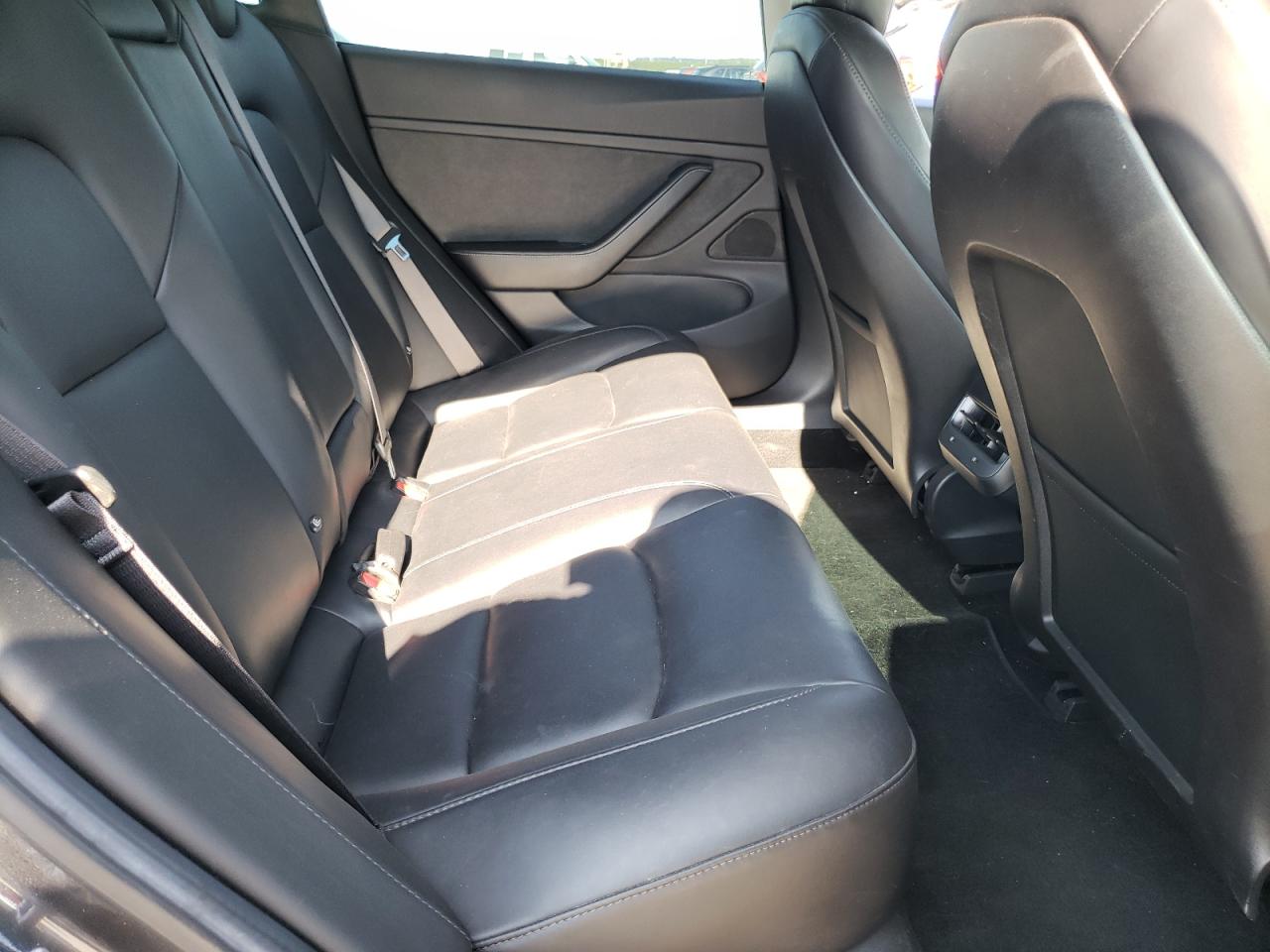 5YJ3E1EA2JF077476 2018 Tesla Model 3