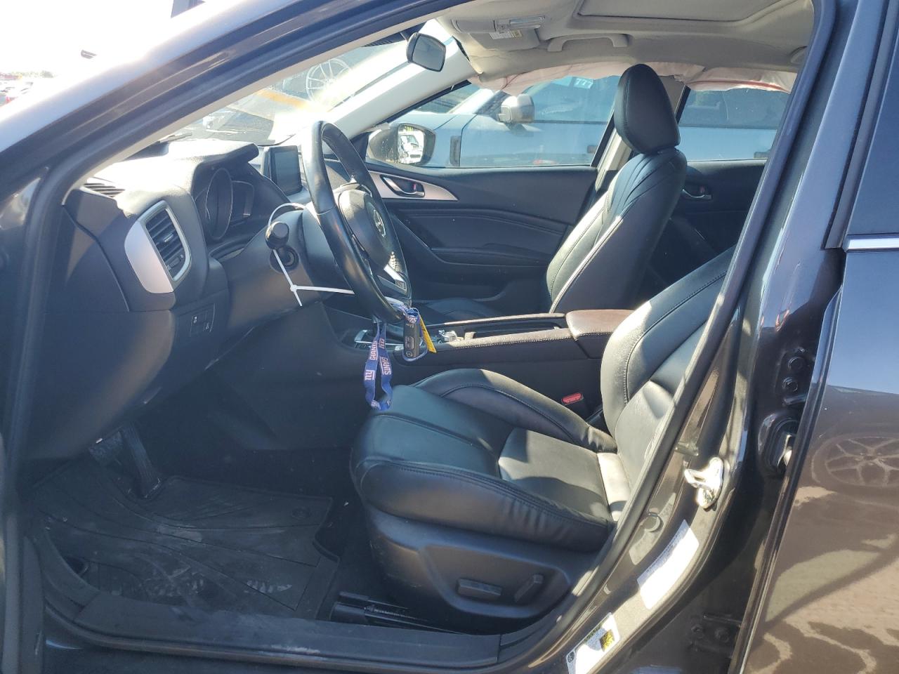 2018 Mazda 3 Touring VIN: 3MZBN1L37JM198142 Lot: 61203684