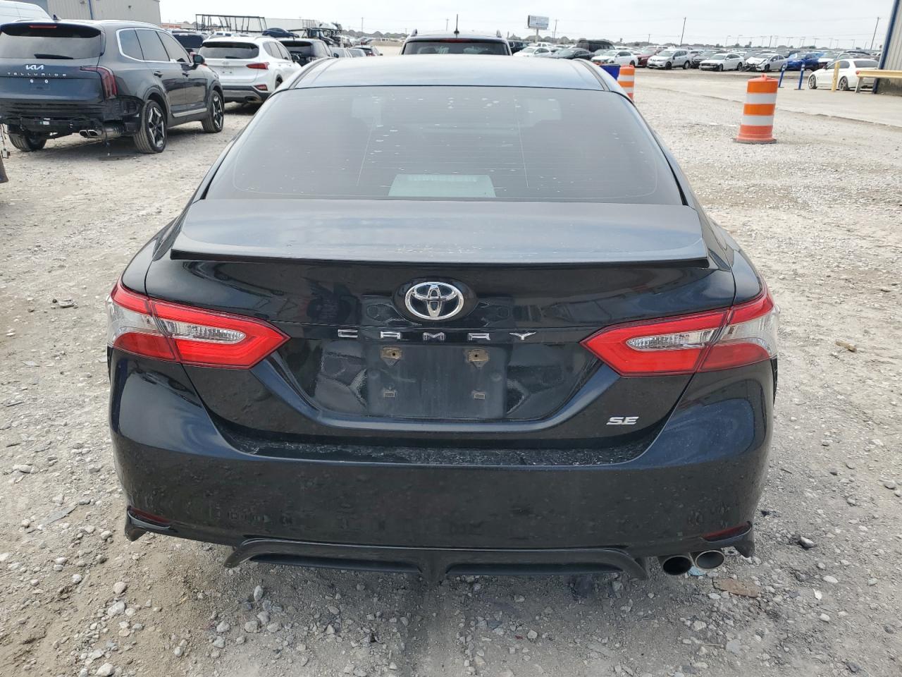 4T1B11HK5JU670747 2018 Toyota Camry L