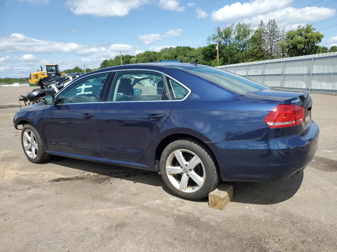 1VWBV7A37FC033240 2015 VOLKSWAGEN PASSAT - Image 2