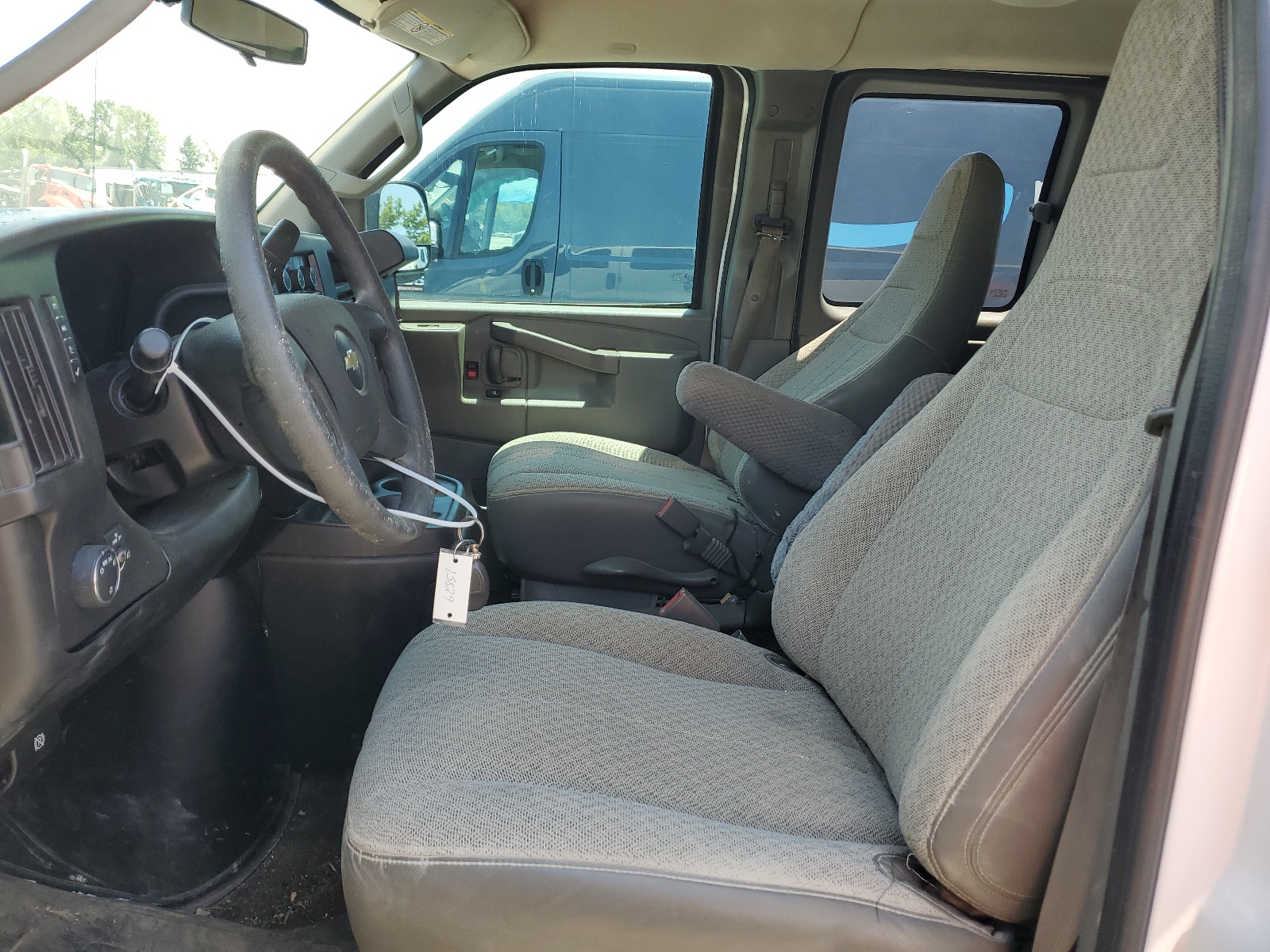 1GAZGPFG9H1218839 2017 Chevrolet Express G3500 Lt