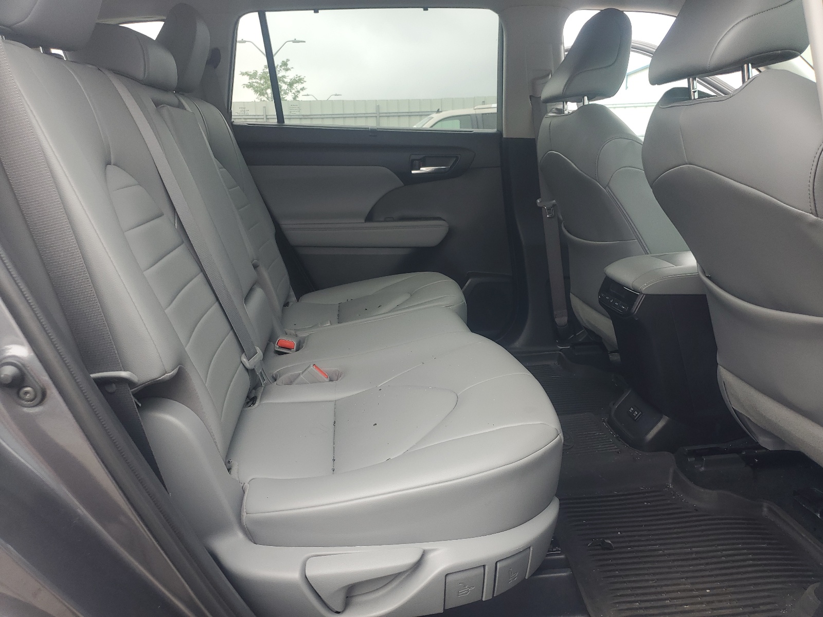 5TDGZRBH4MS071345 2021 Toyota Highlander Xle