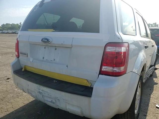 2009 Ford Escape Xls VIN: 1FMCU027X9KA99354 Lot: 61675164