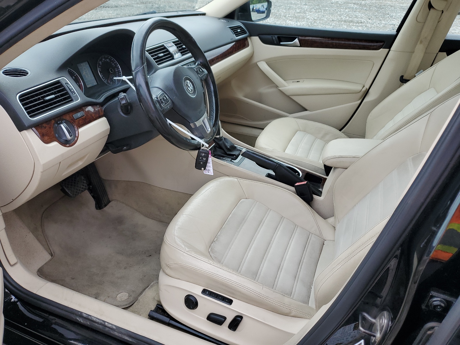 1VWCH7A35DC029065 2013 Volkswagen Passat Sel