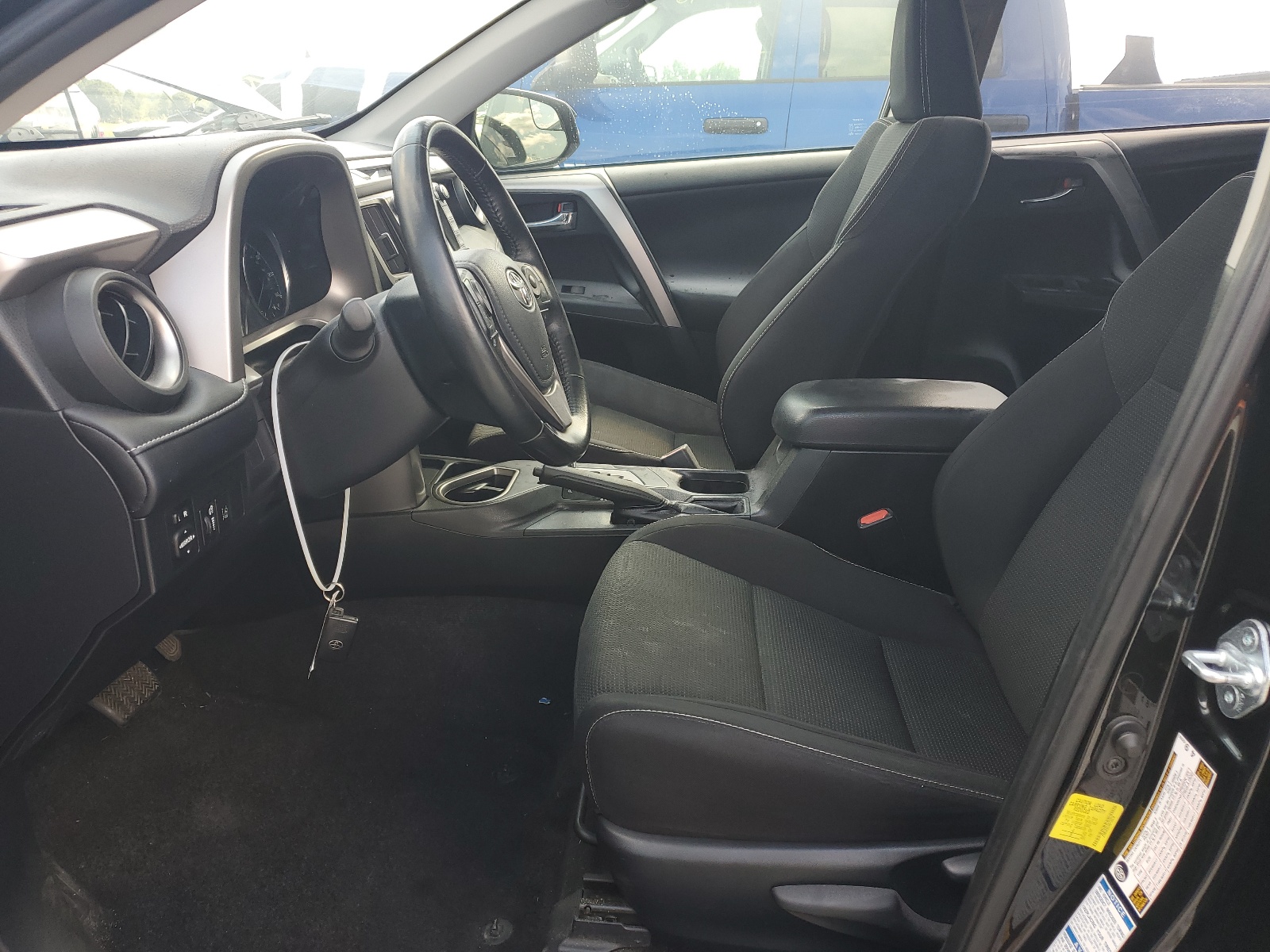 JTMRJREVXHD130014 2017 Toyota Rav4 Hv Le