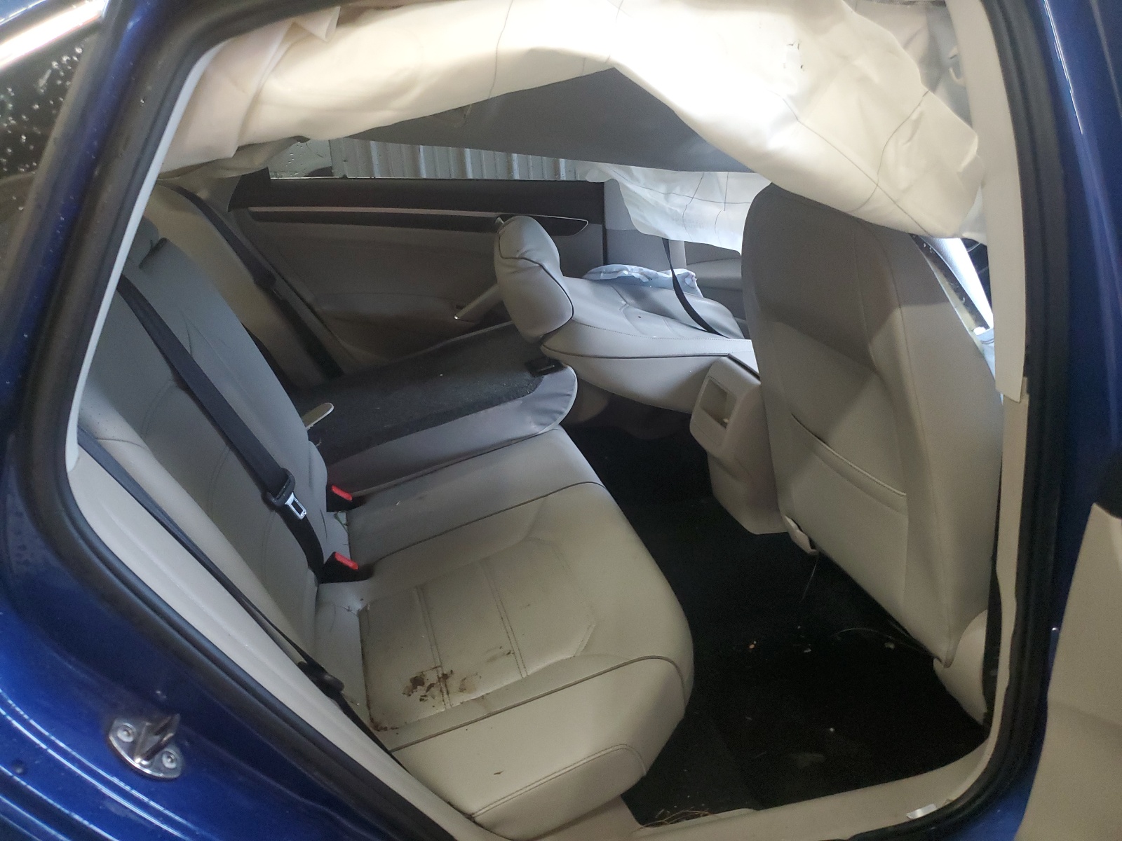 1VWDT7A32HC054367 2017 Volkswagen Passat R-Line