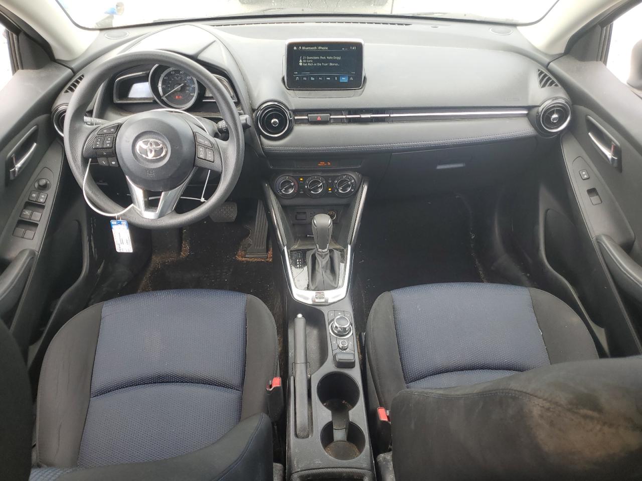 3MYDLBYV4JY308043 2018 Toyota Yaris Ia