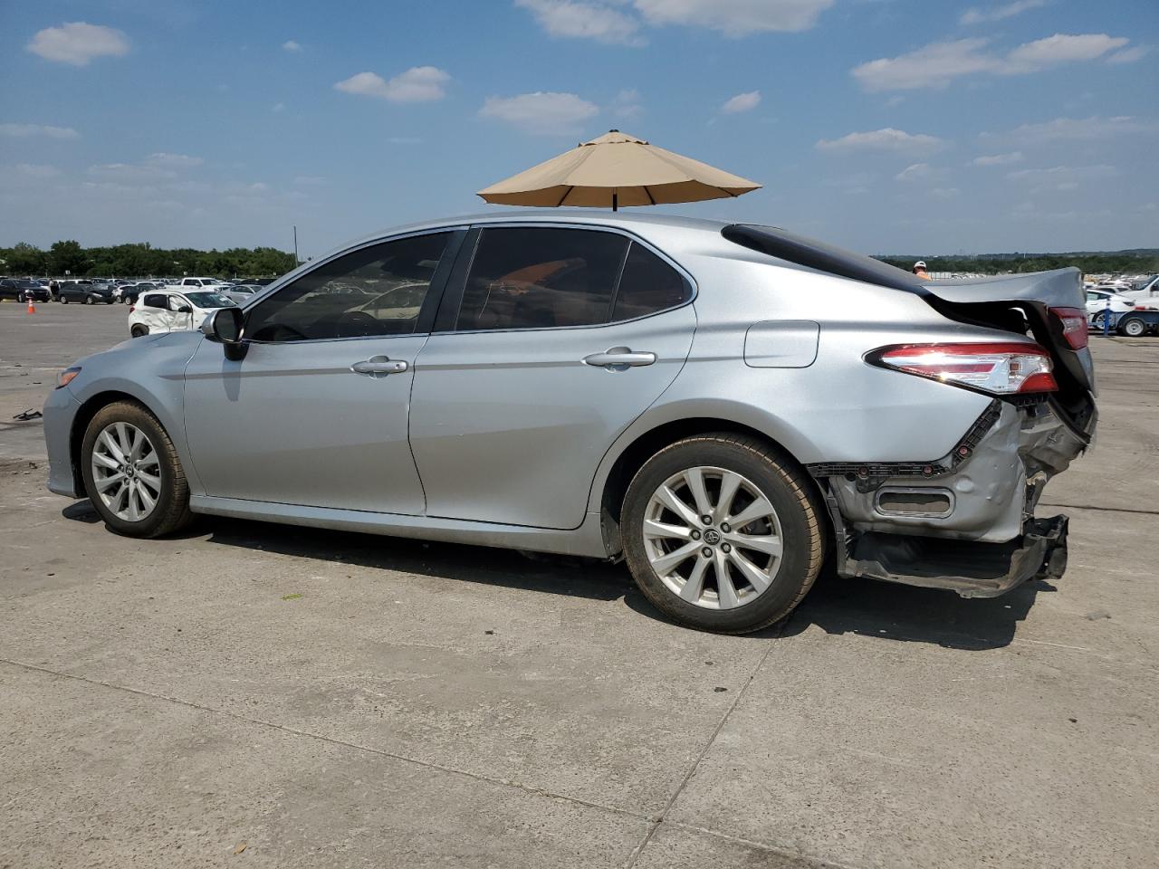 JTNB11HK9J3049680 2018 TOYOTA CAMRY - Image 2