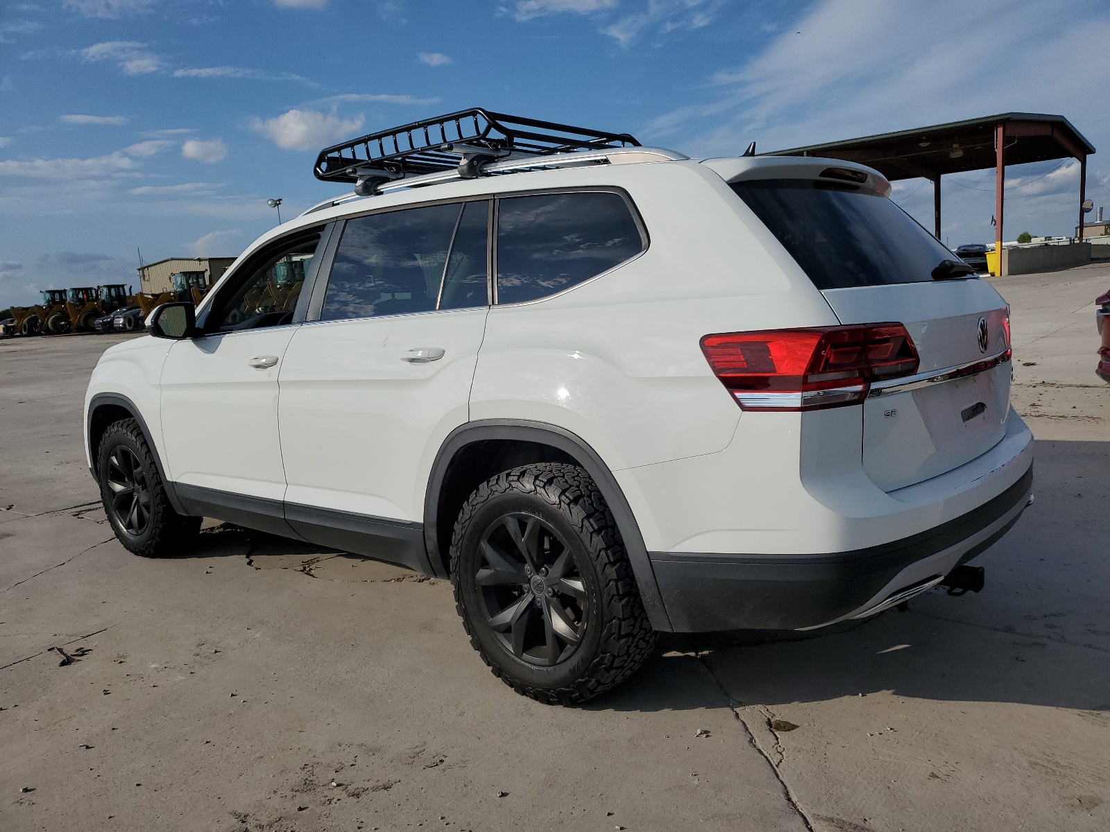 1V2KR2CA0JC564390 2018 Volkswagen Atlas Se