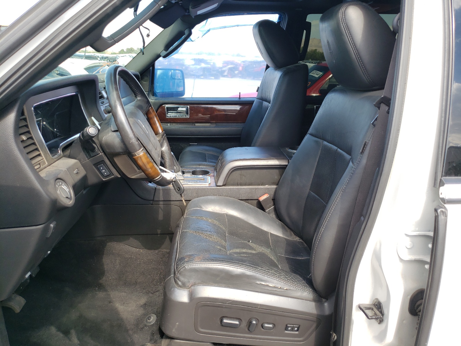 5LMJJ2J50EEL04469 2014 Lincoln Navigator