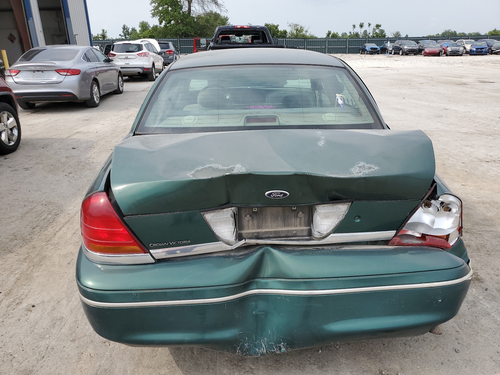 2FAFP73W1YX141984 2000 Ford Crown Victoria