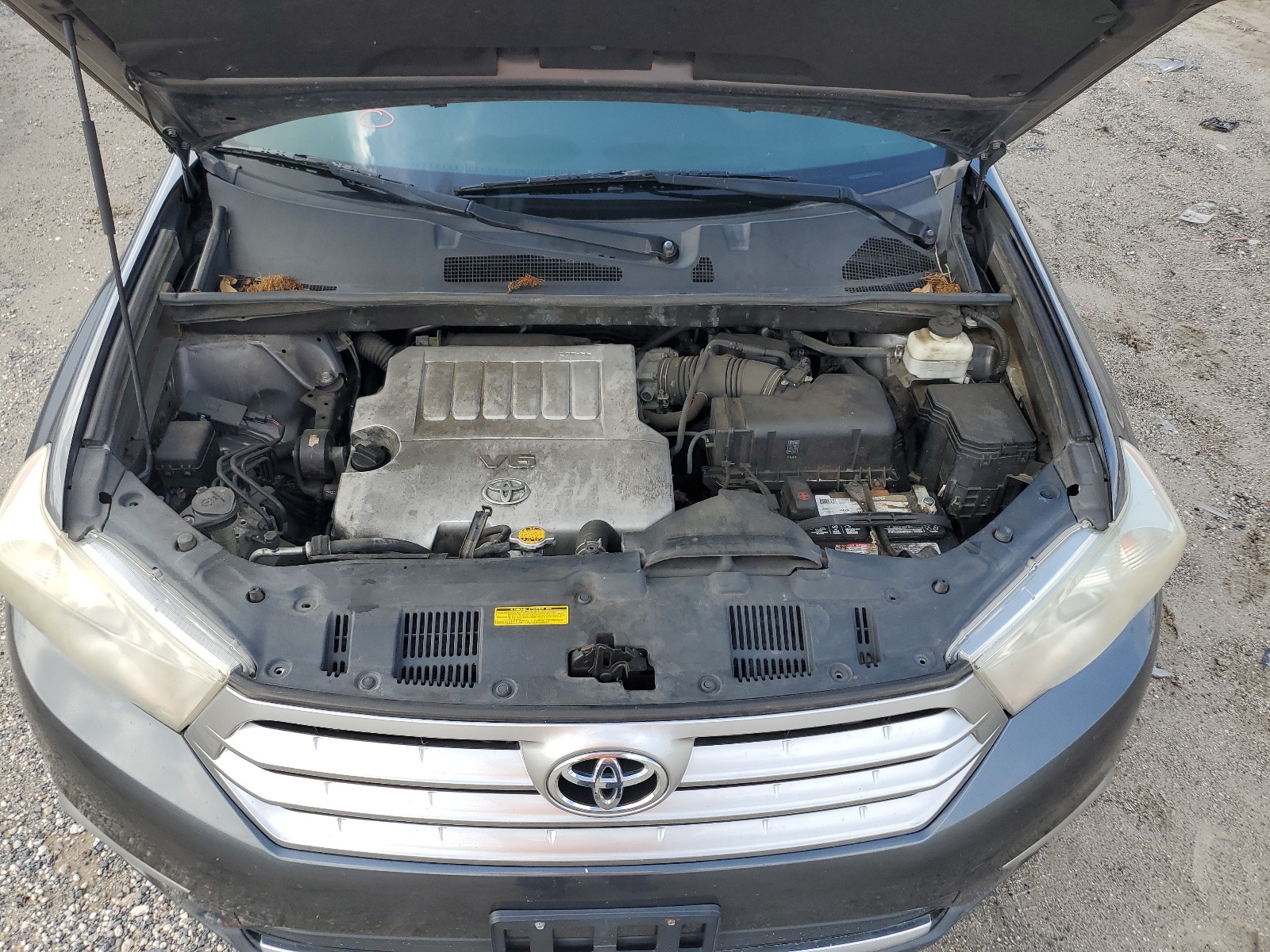 5TDBK3EH1BS065930 2011 Toyota Highlander Base