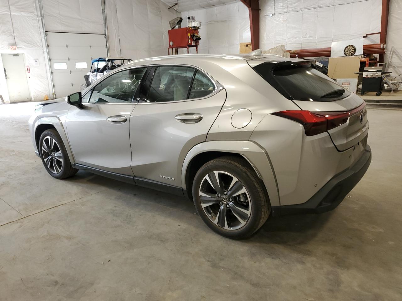 JTHP9JBH4N2056319 2022 LEXUS UX - Image 2