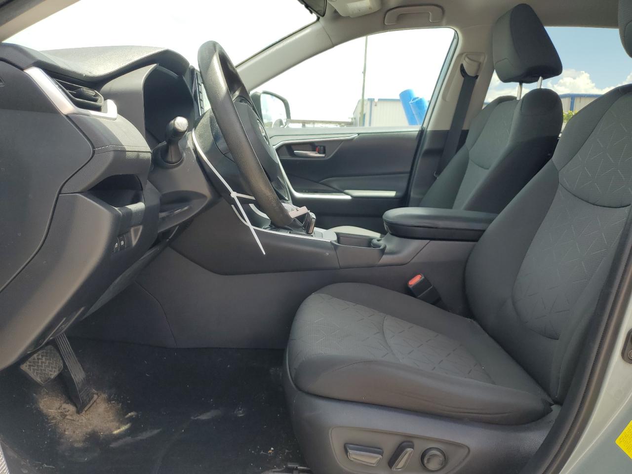 2020 Toyota Rav4 Xle VIN: 2T3W1RFV0LC069738 Lot: 64147054