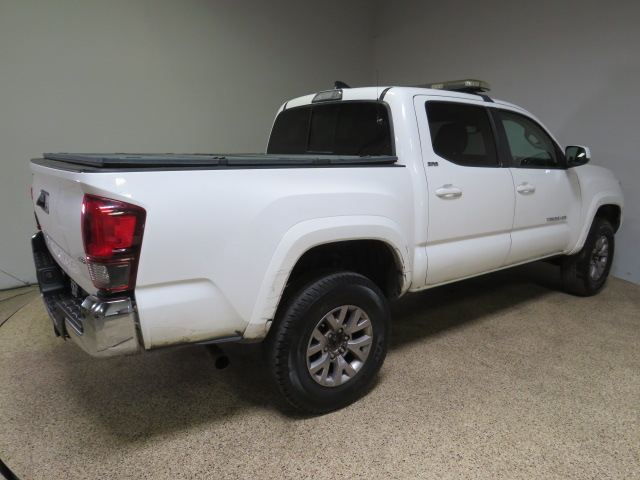 2018 Toyota Tacoma Double Cab vin: 5TFAZ5CN3JX068851