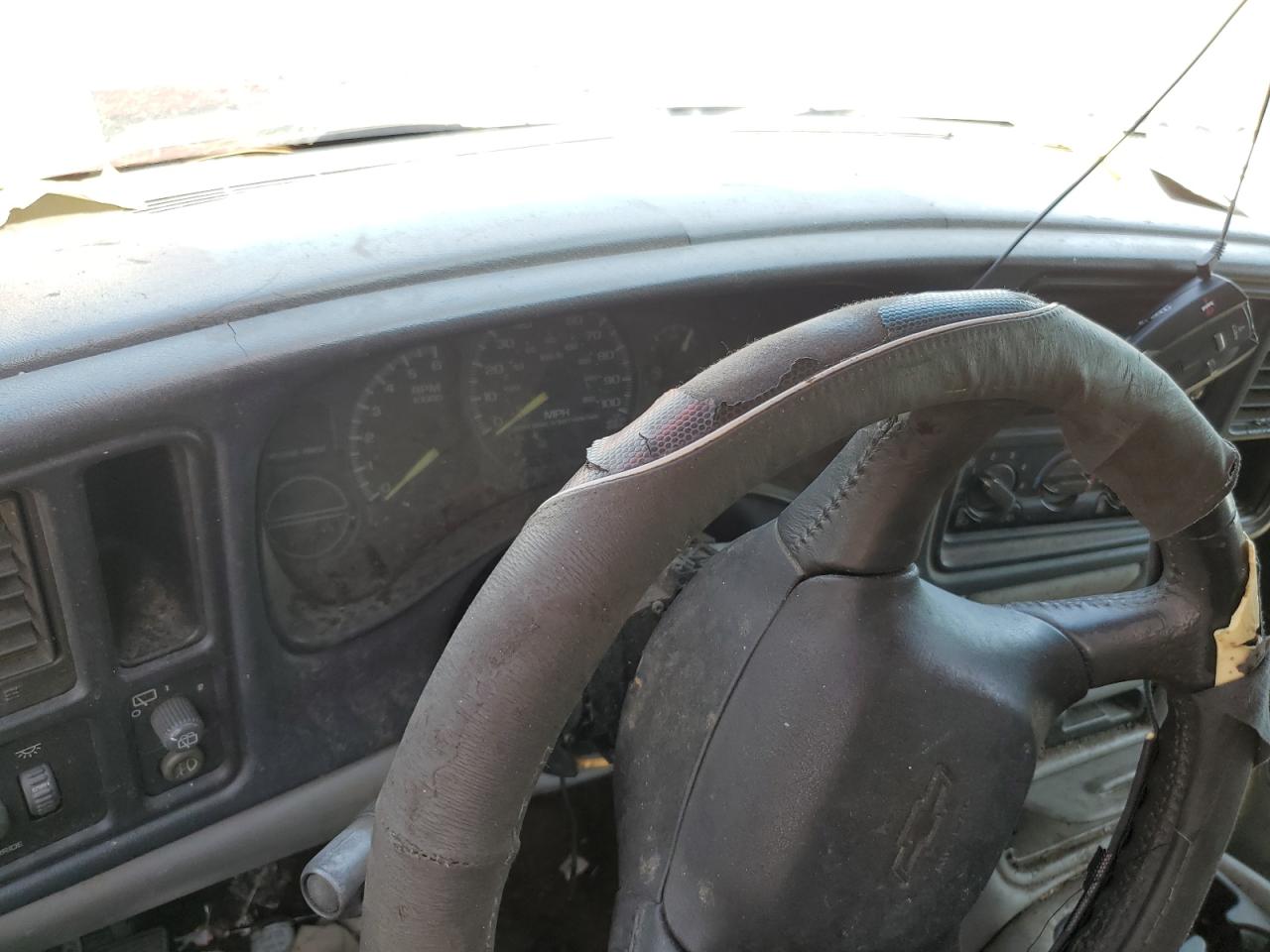 2001 Chevrolet Tahoe C1500 VIN: 1GNEC13T21R101683 Lot: 61511134