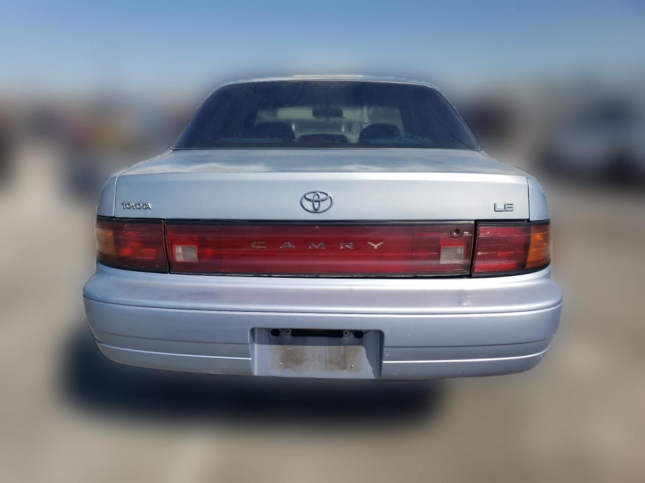 1992 Toyota Camry Le VIN: 4T1SK12E1NU146243 Lot: 64125124