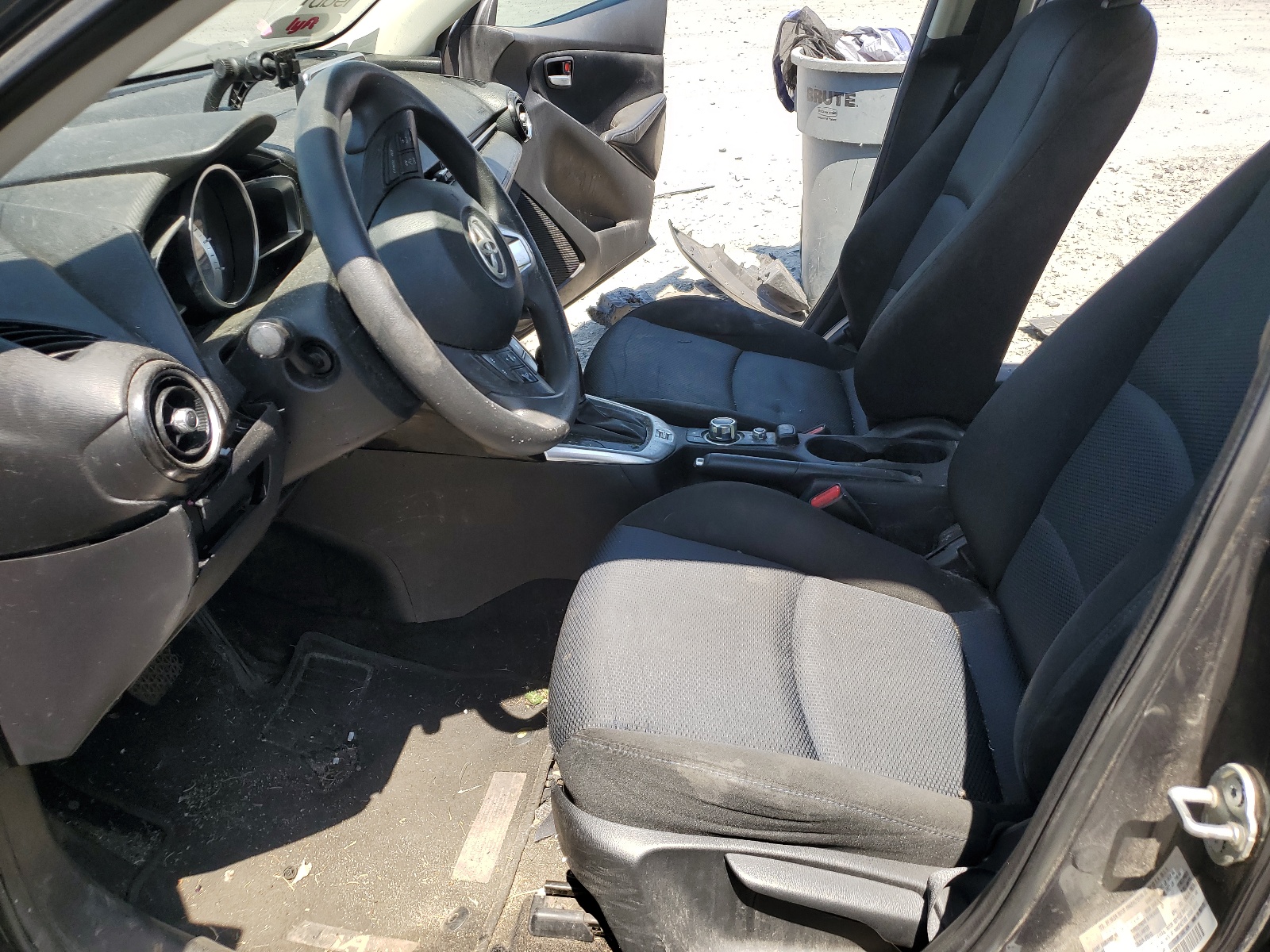 2018 Toyota Yaris Ia vin: 3MYDLBYVXJY303624