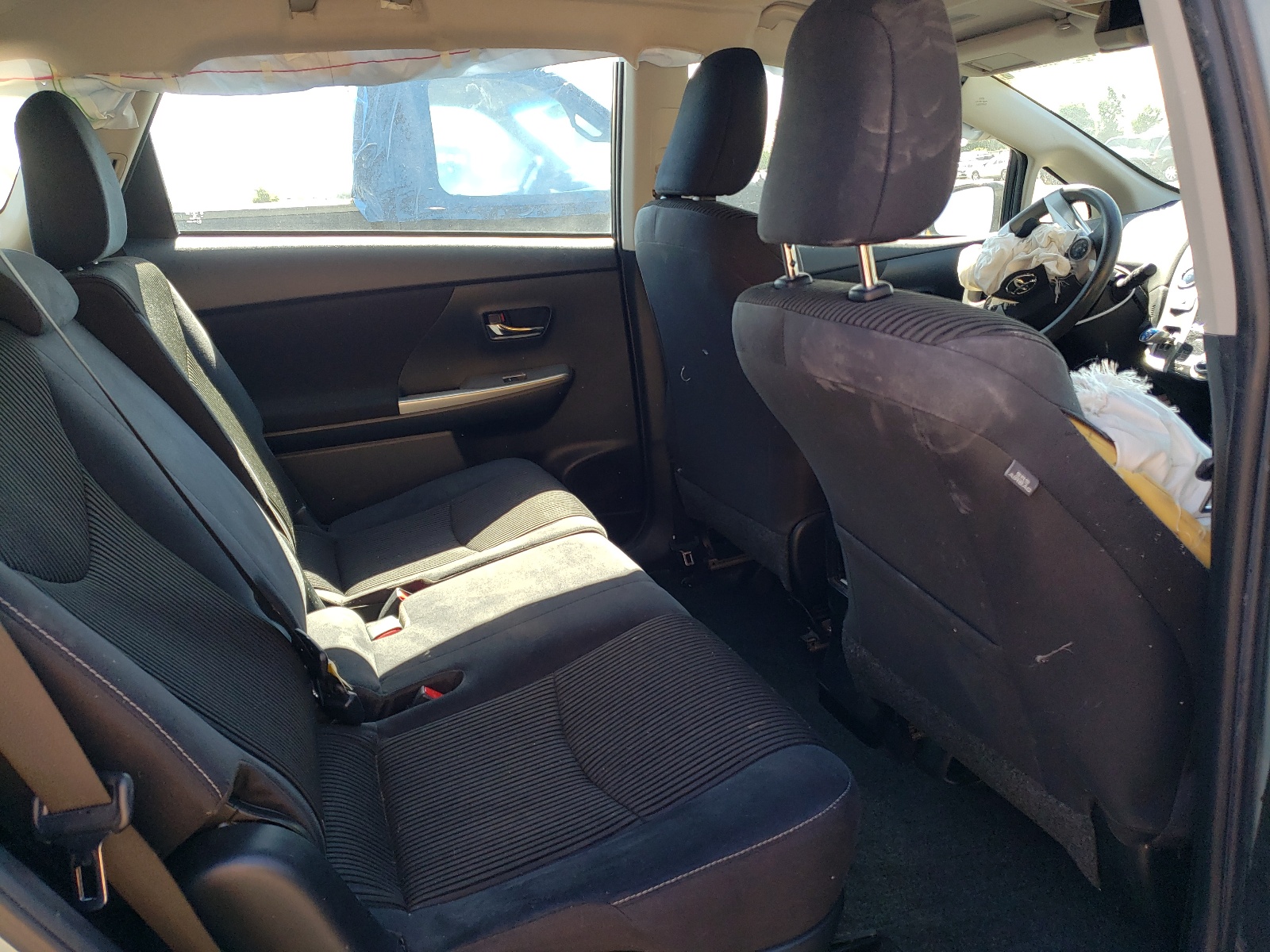 JTDZN3EU3HJ074282 2017 Toyota Prius V