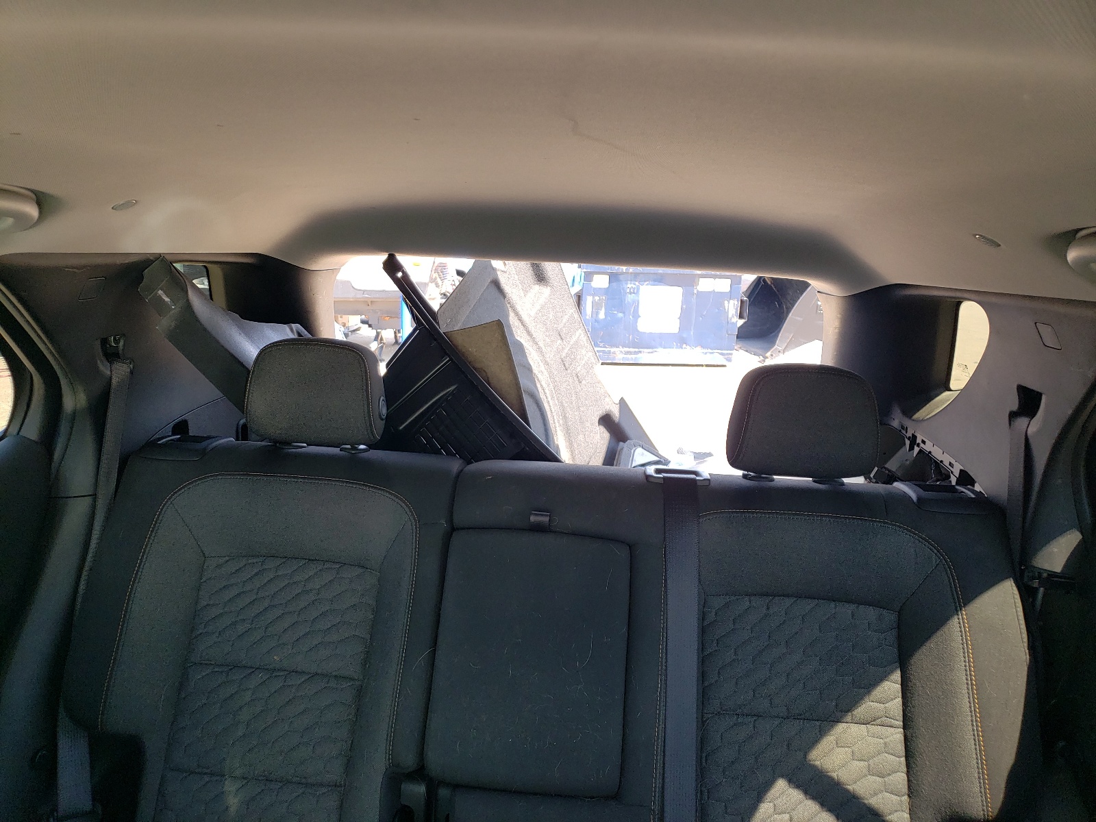 2GNAXJEV2J6300052 2018 Chevrolet Equinox Lt