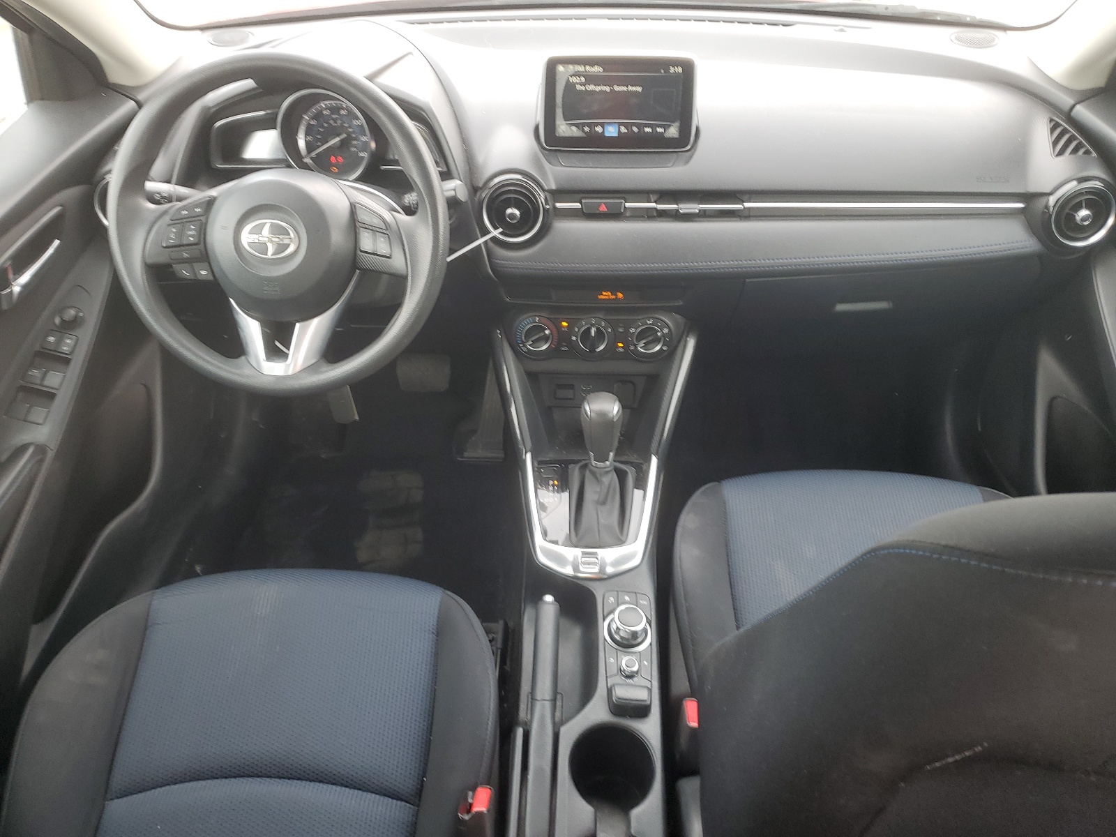 3MYDLBZVXGY121087 2016 Toyota Scion Ia