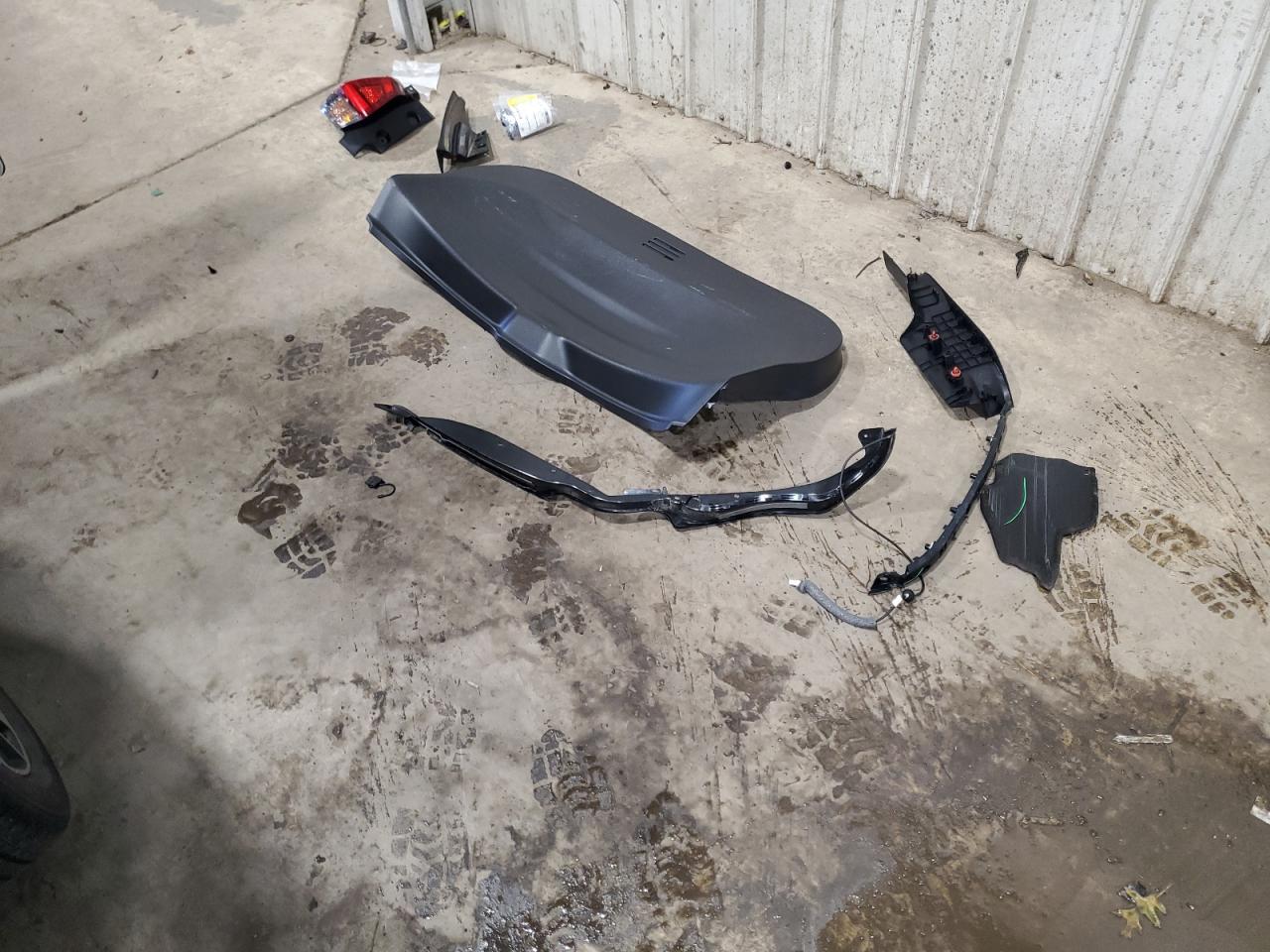 2018 Nissan Rogue S VIN: JN8AT2MV8JW302118 Lot: 63305914